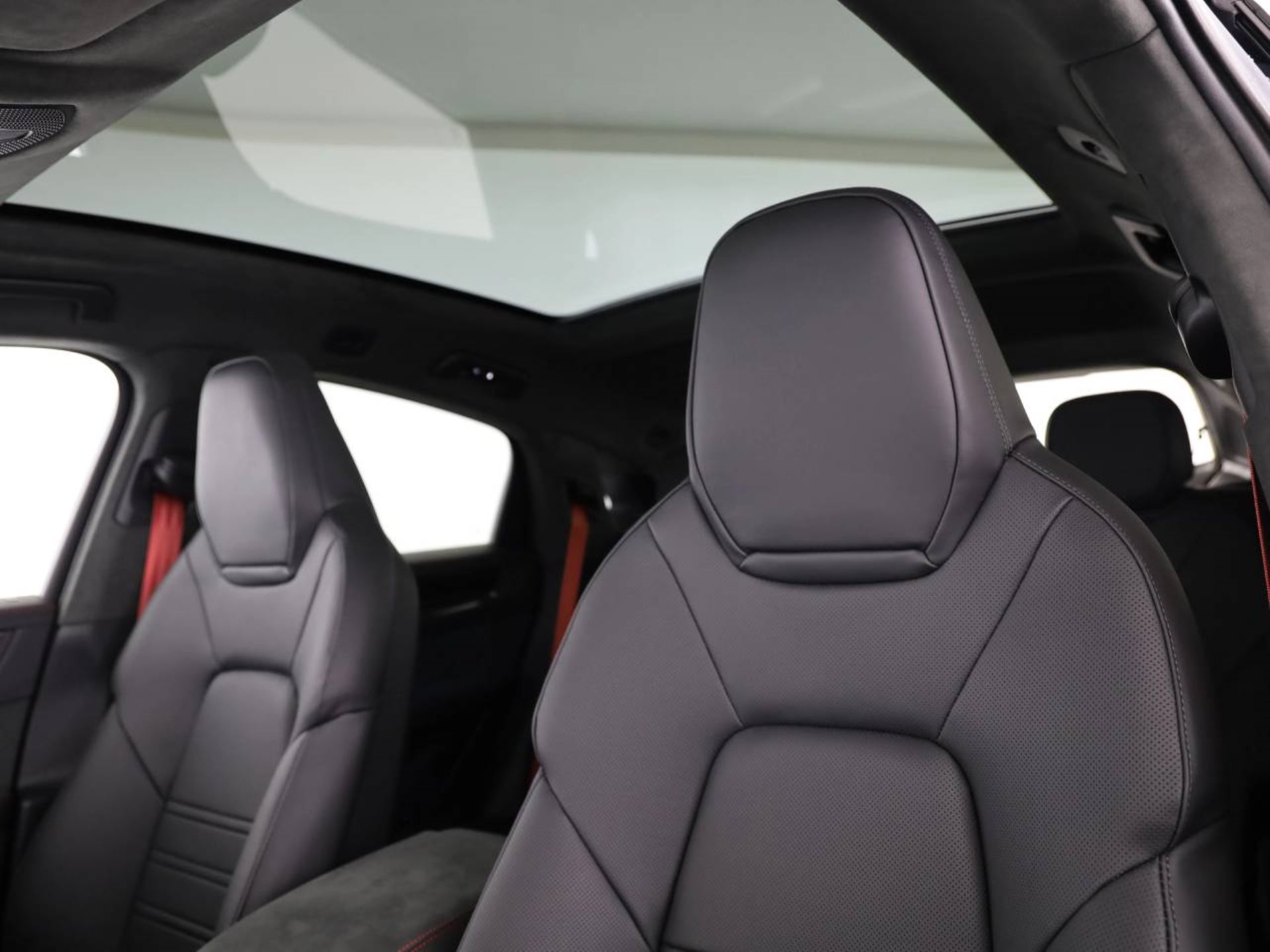PORSCHE Cayenne GTS Coupé-image-14