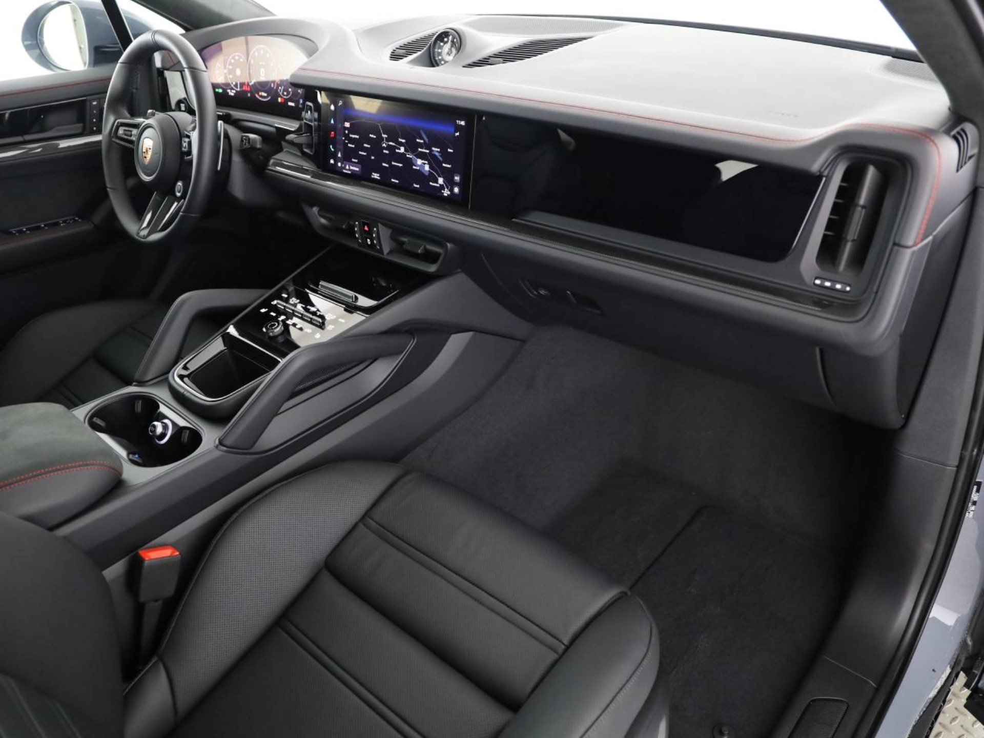 PORSCHE Cayenne GTS Coupé-image-9