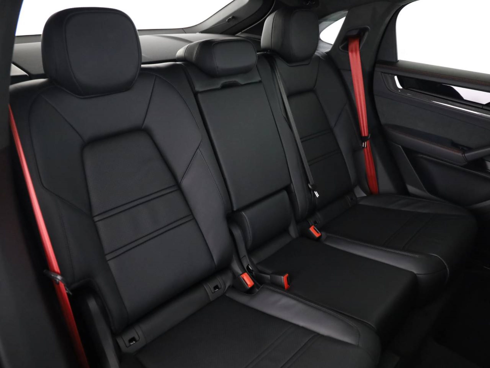 PORSCHE Cayenne GTS Coupé-image-18