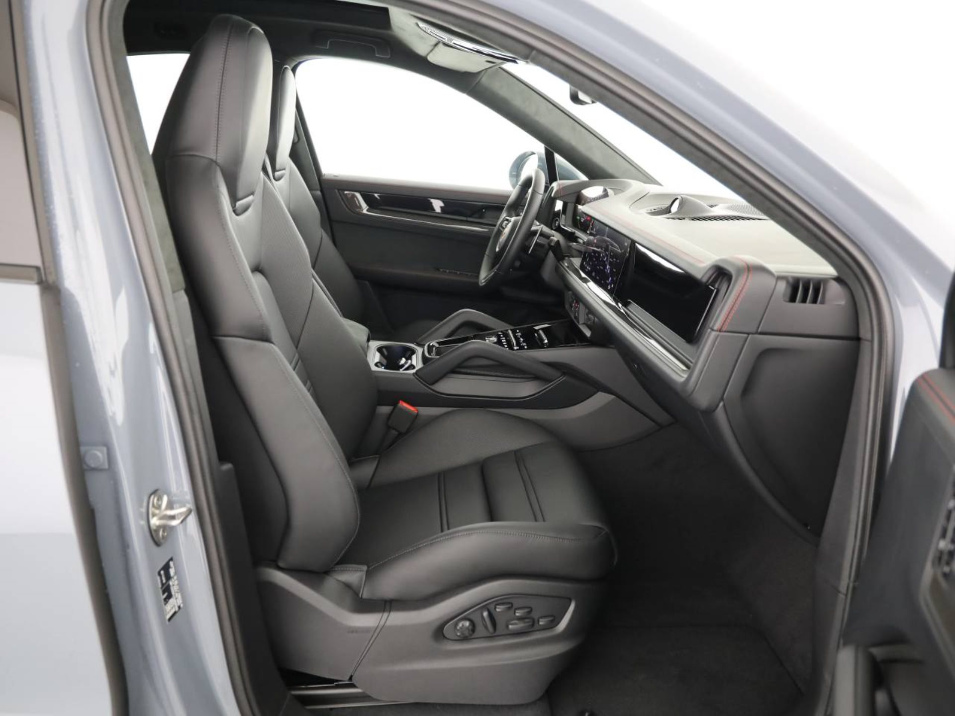 PORSCHE Cayenne GTS Coupé-image-15