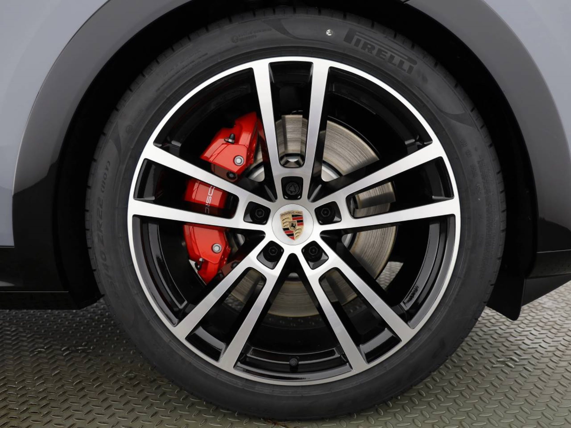 PORSCHE Cayenne GTS Coupé-image-5