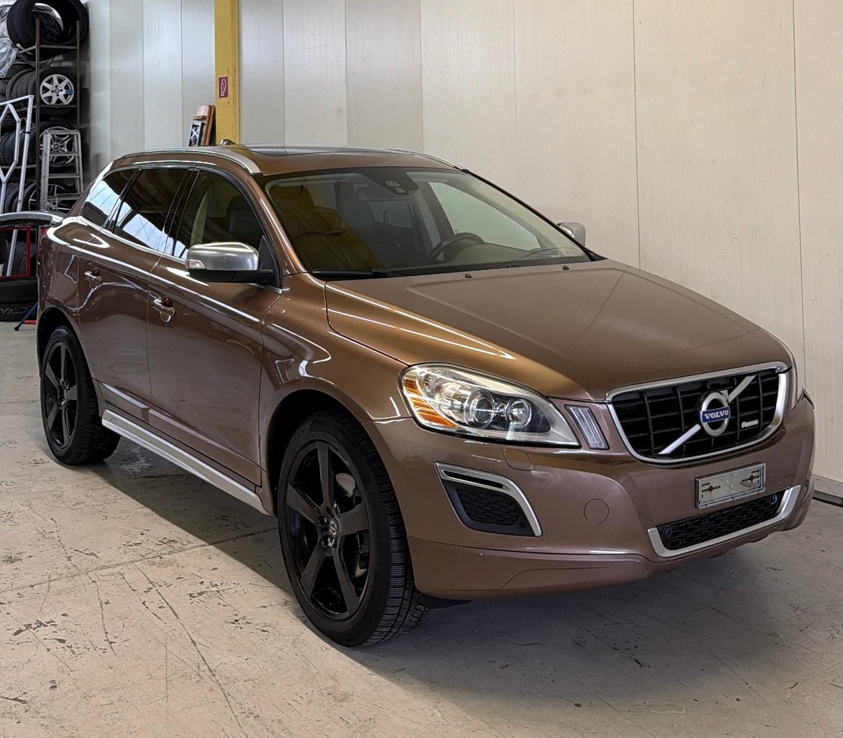 VOLVO XC60 D4 AWD R-Design Geartronic(Frisch Mfk)