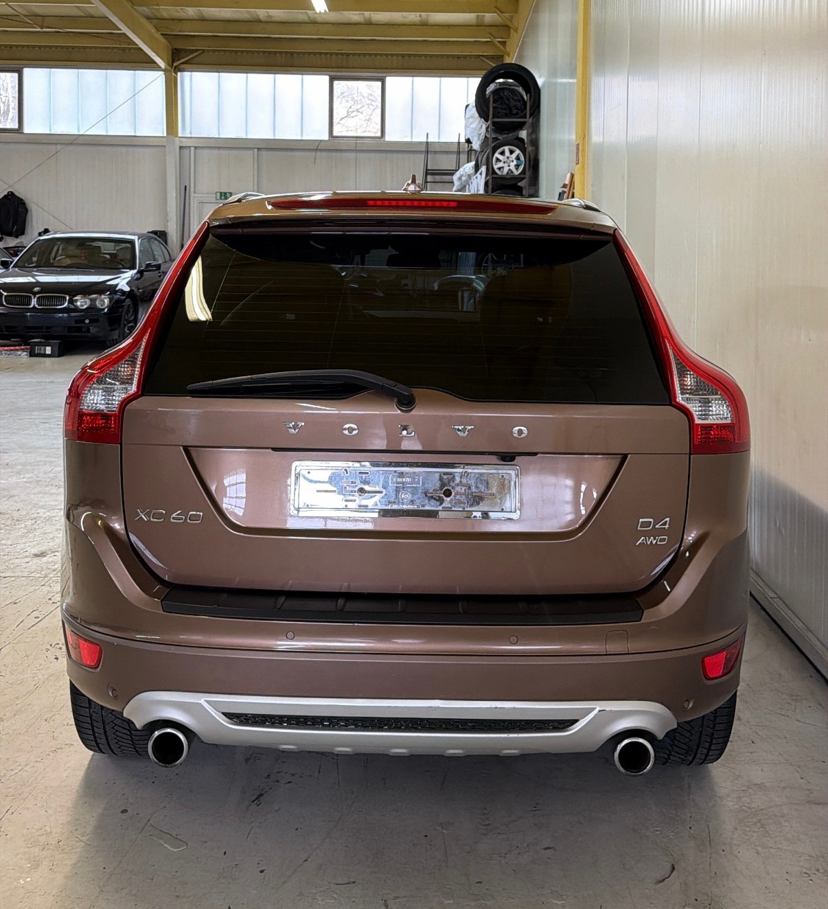 VOLVO XC60 D4 AWD R-Design Geartronic(Frisch Mfk)-image-6
