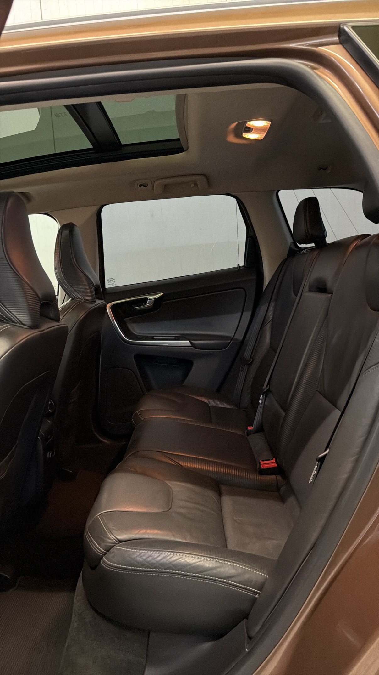 VOLVO XC60 D4 AWD R-Design Geartronic(Frisch Mfk)-image-10