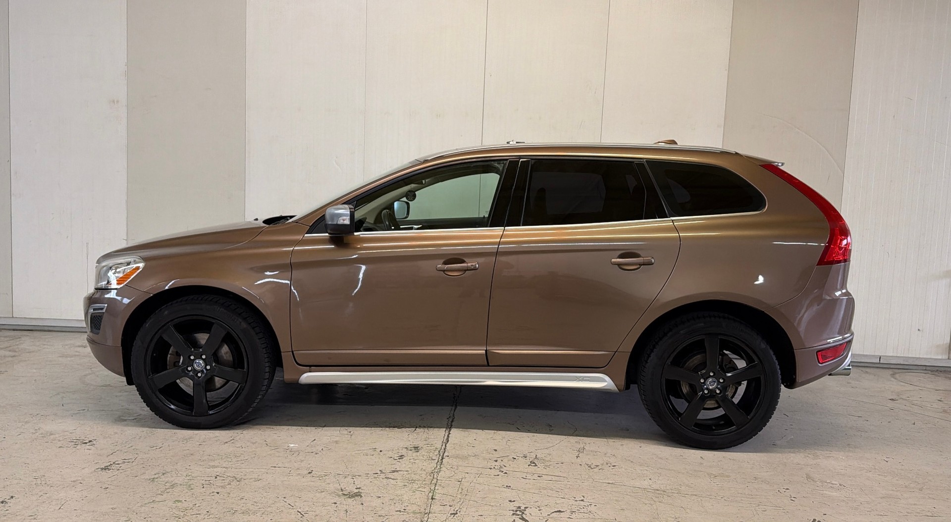VOLVO XC60 D4 AWD R-Design Geartronic(Frisch Mfk)-image-4