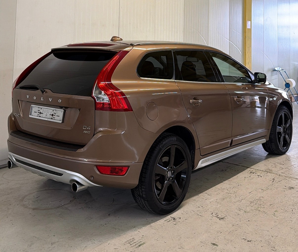 VOLVO XC60 D4 AWD R-Design Geartronic(Frisch Mfk)-image-5