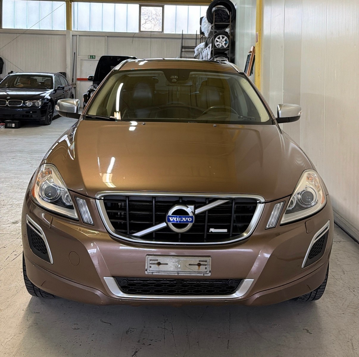 VOLVO XC60 D4 AWD R-Design Geartronic(Frisch Mfk)-image-1