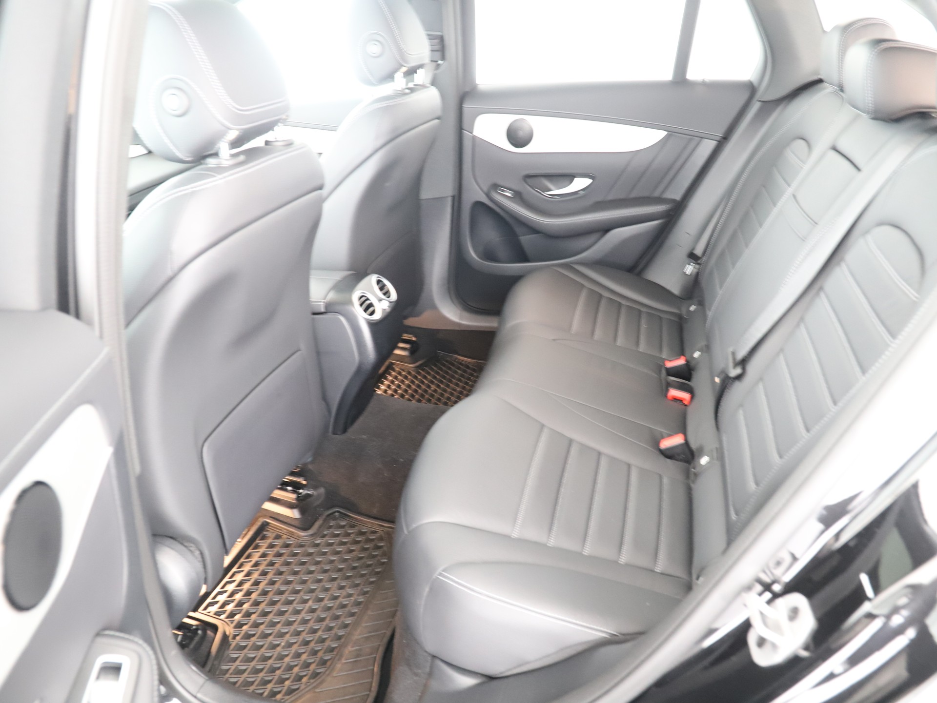MERCEDES-BENZ GLC 300 de AMG Line 4M A-image-13