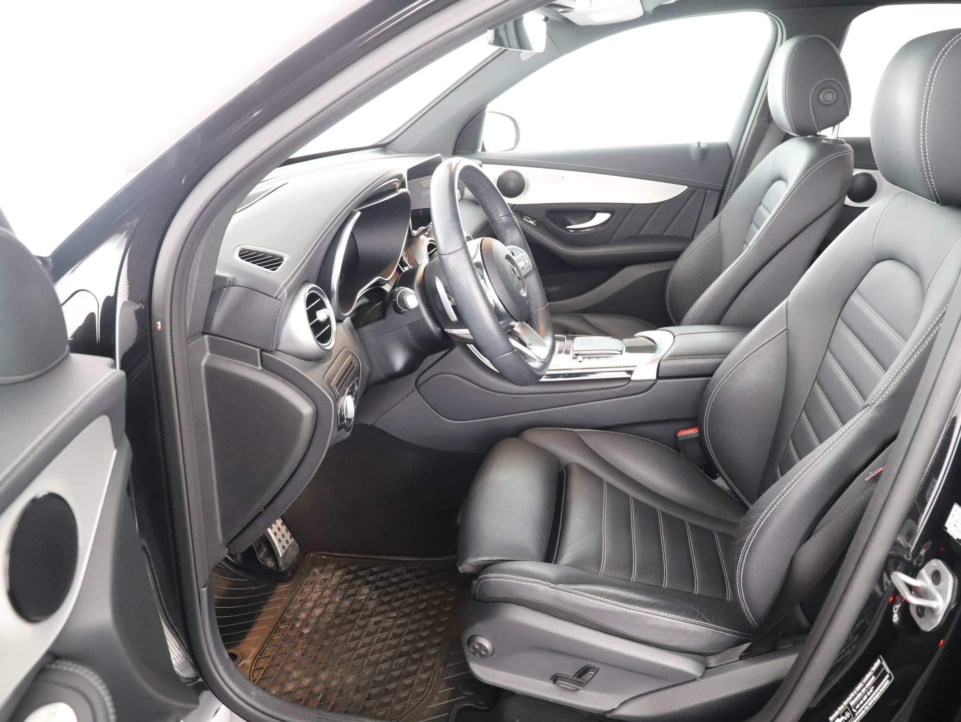 MERCEDES-BENZ GLC 300 de AMG Line 4M A-image-10