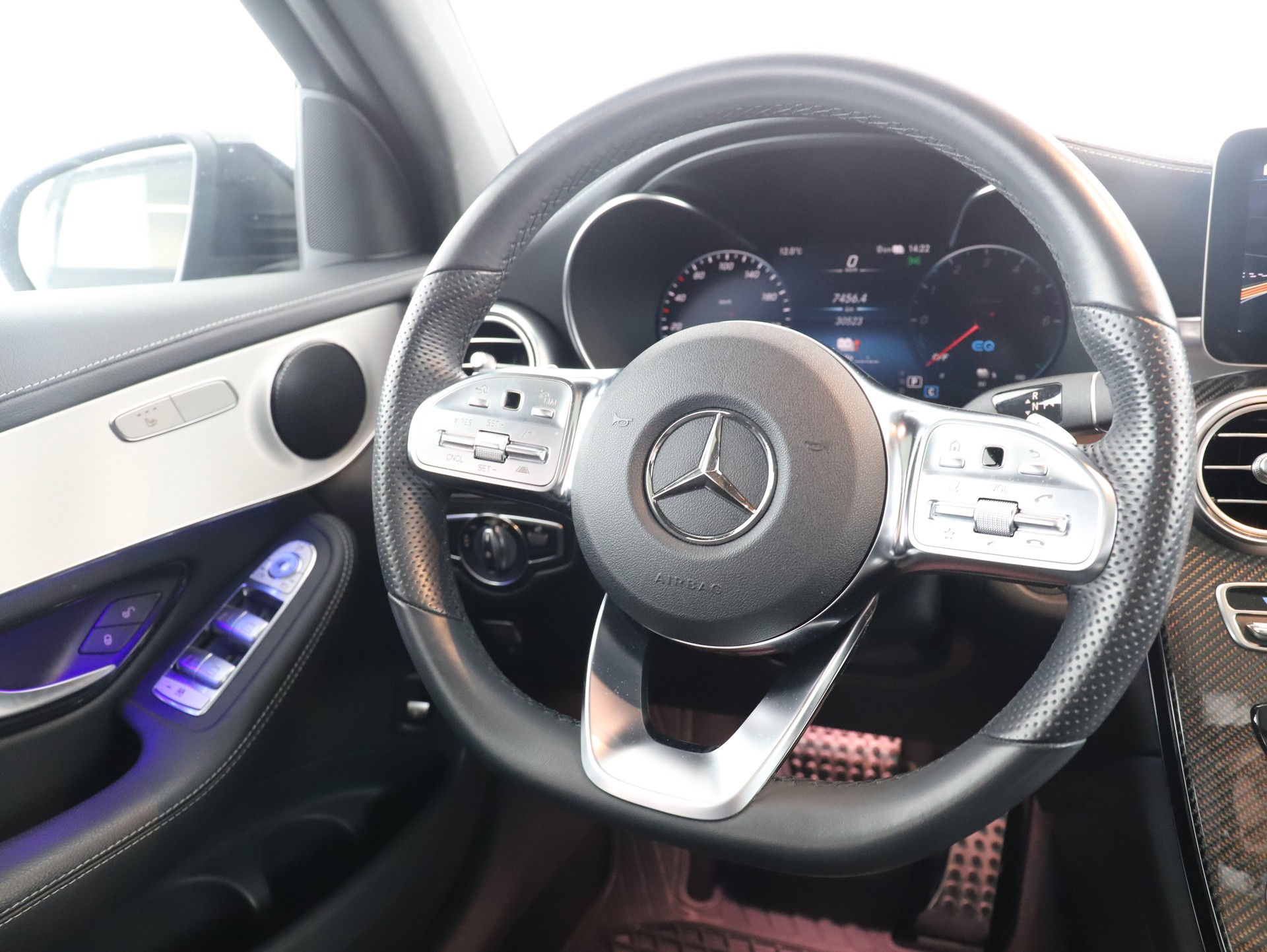 MERCEDES-BENZ GLC 300 de AMG Line 4M A-image-12