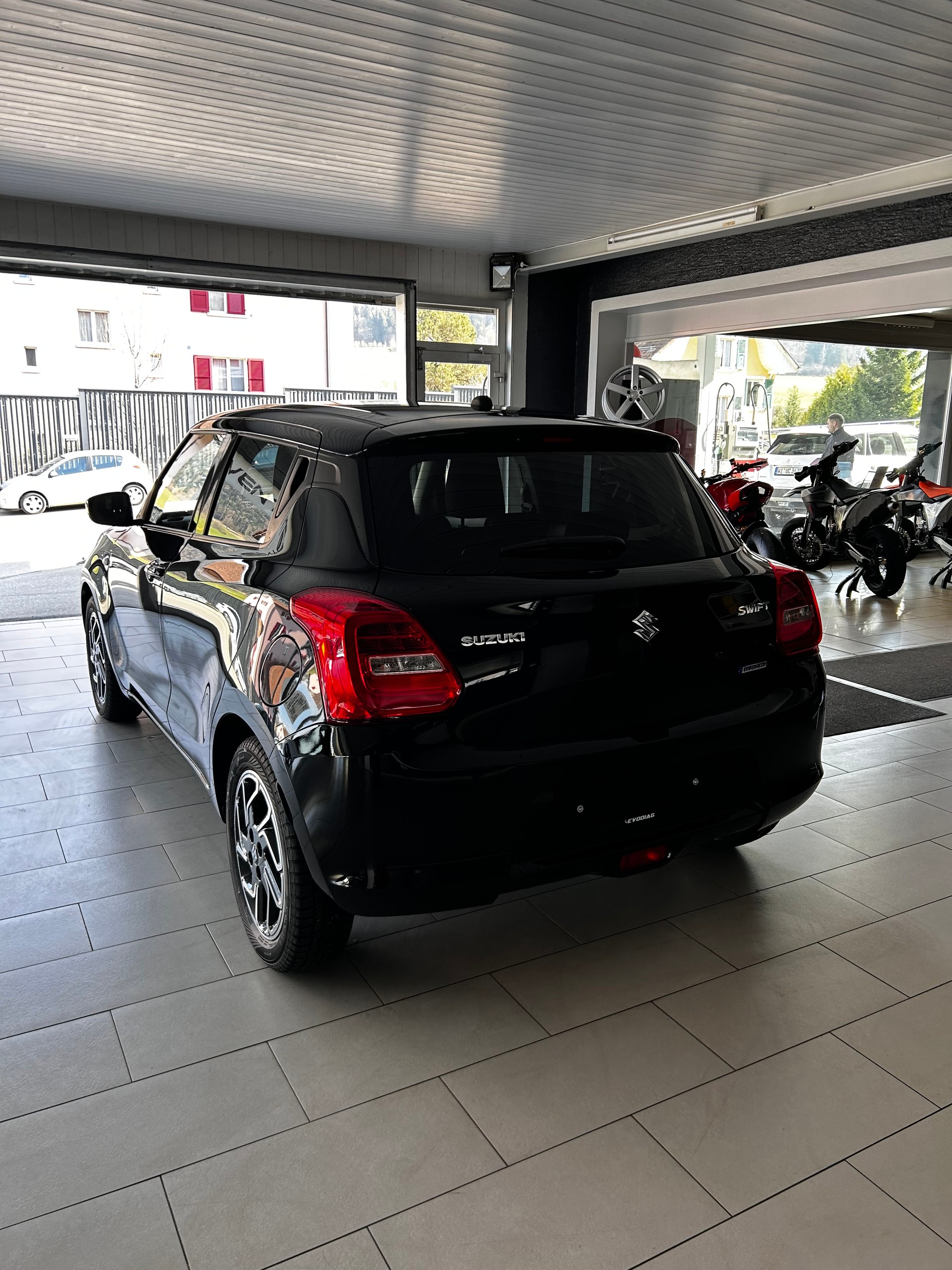 SUZUKI Swift 1.2 Compact Top Hybrid CVT-image-4