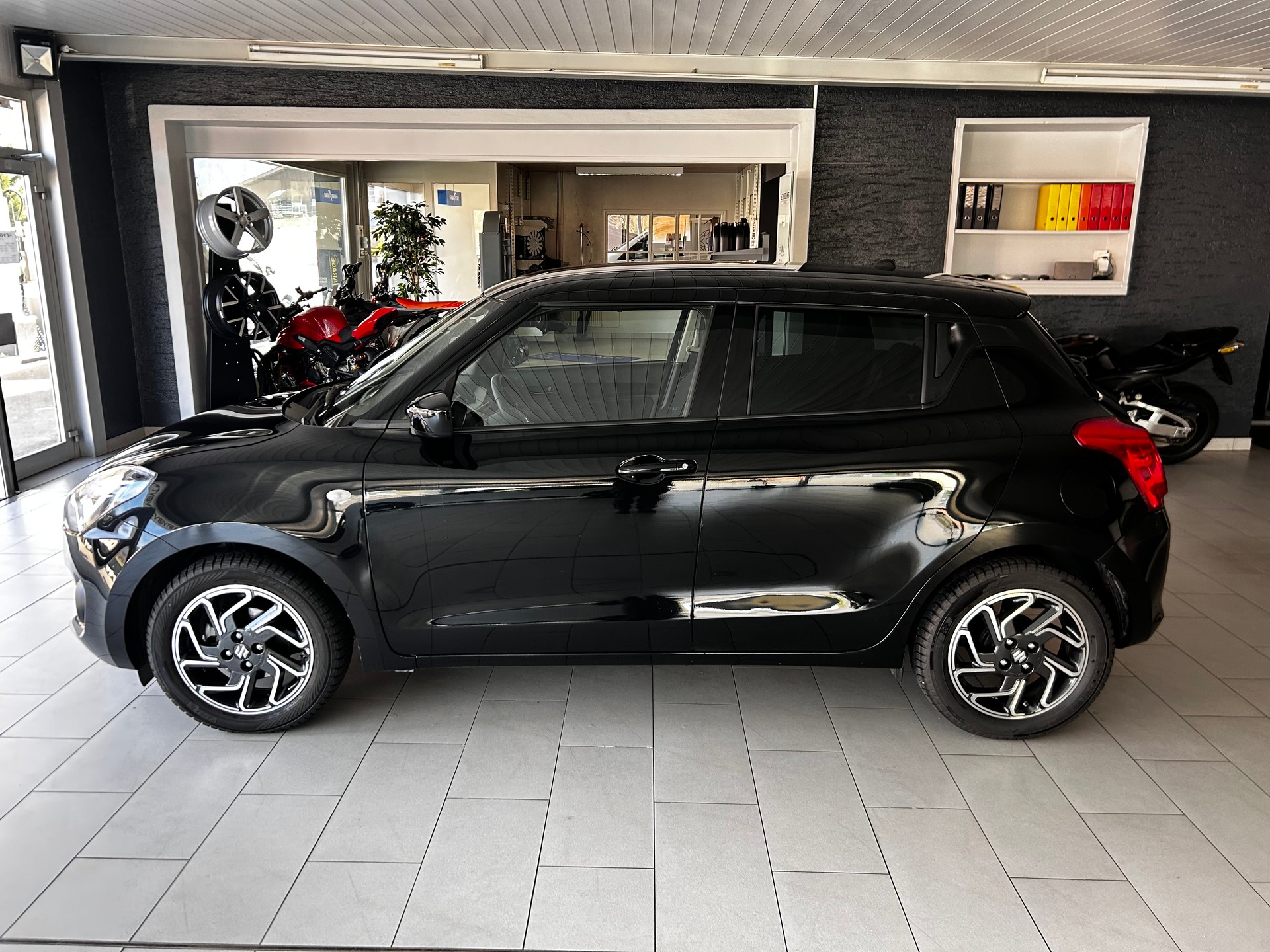 SUZUKI Swift 1.2 Compact Top Hybrid CVT-image-3