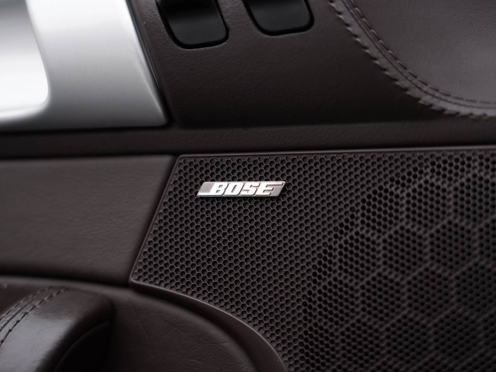 PORSCHE 911 Turbo S-image-30