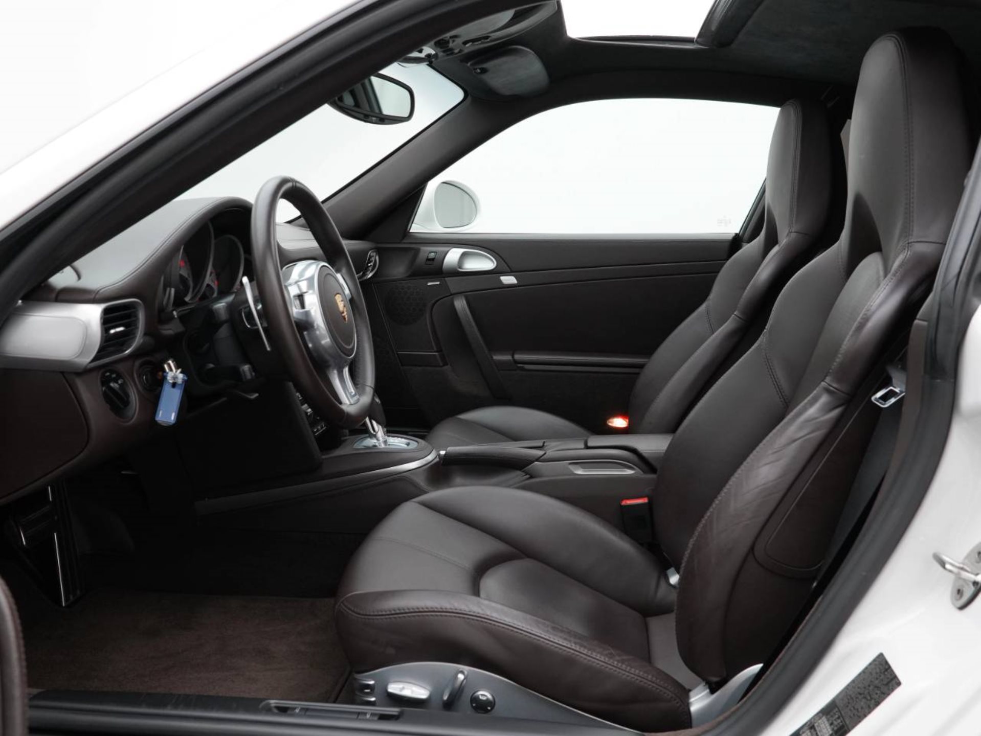 PORSCHE 911 Turbo S-image-4