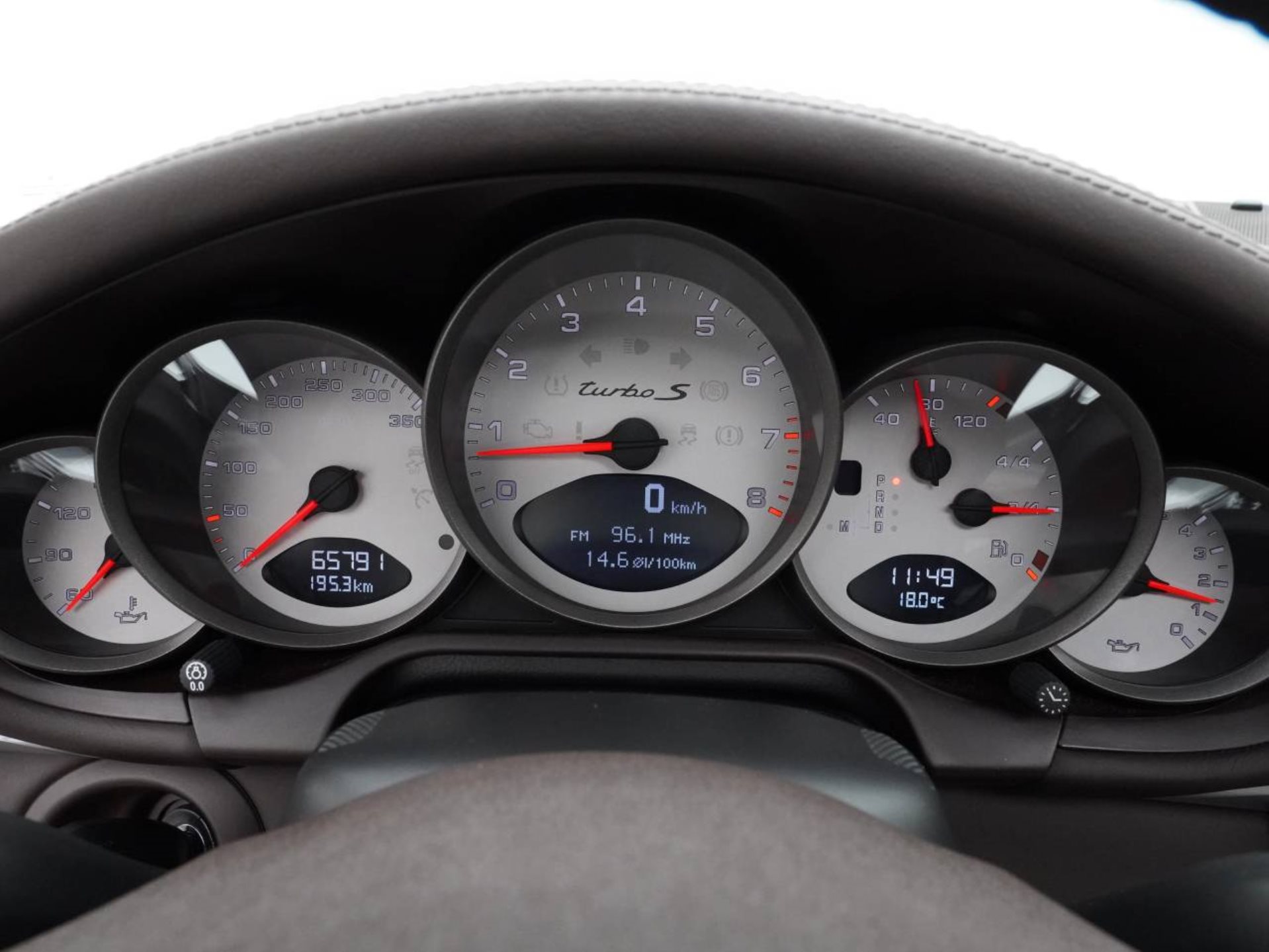 PORSCHE 911 Turbo S-image-16