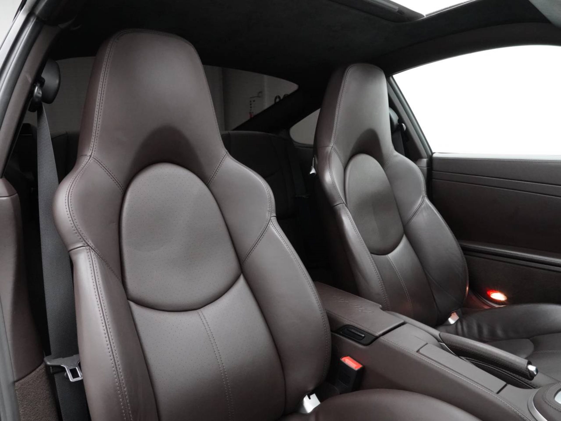 PORSCHE 911 Turbo S-image-25
