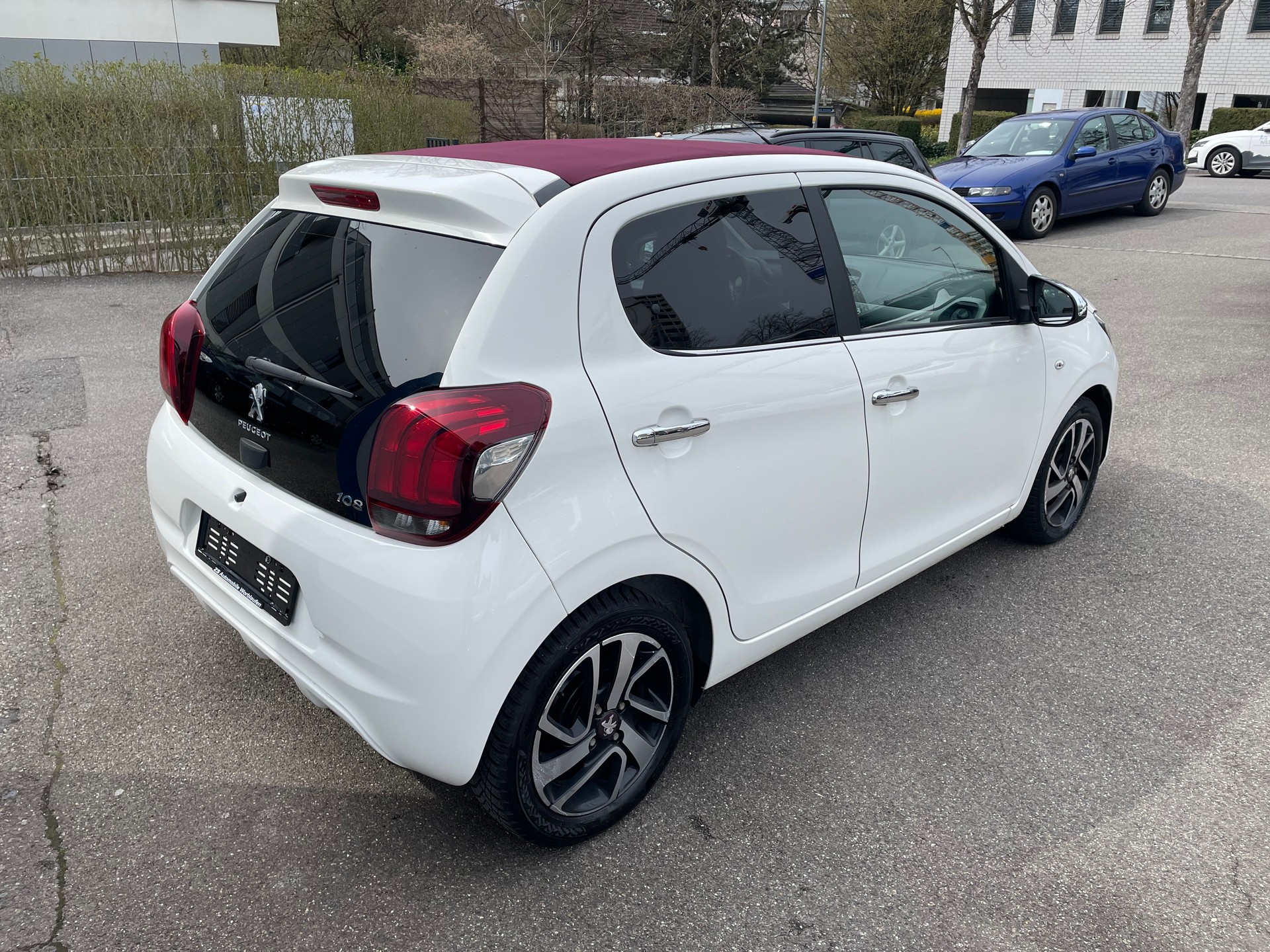 PEUGEOT 108 1.2 VTi Allure Top-image-3