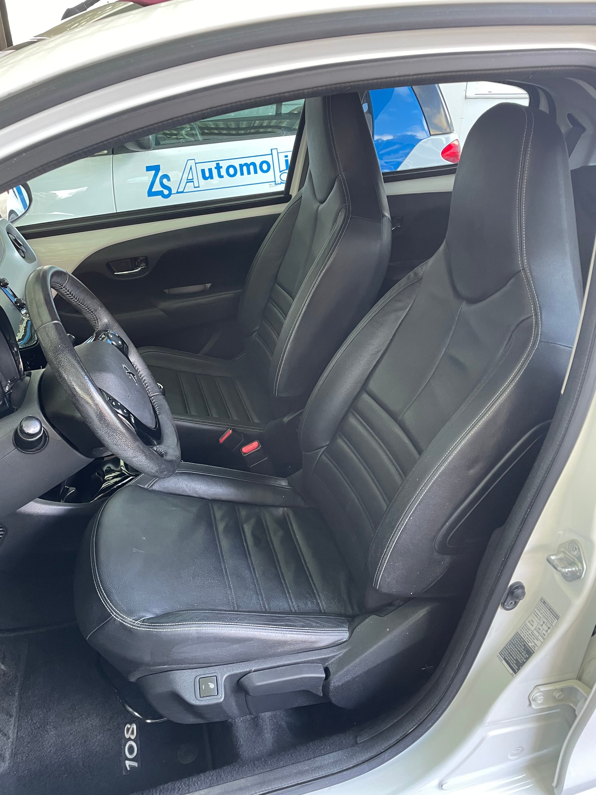 PEUGEOT 108 1.2 VTi Allure Top-image-7