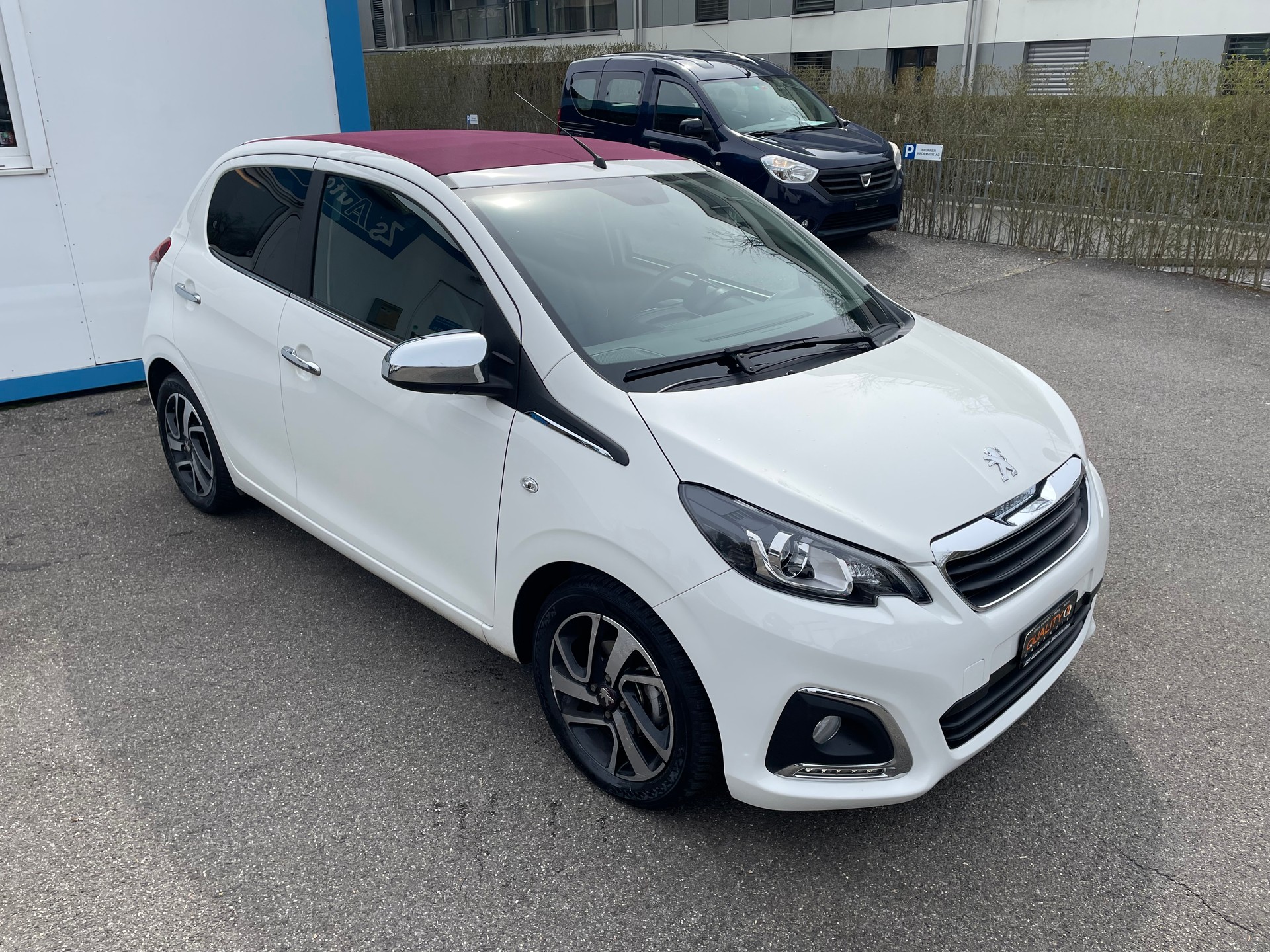 PEUGEOT 108 1.2 VTi Allure Top-image-4