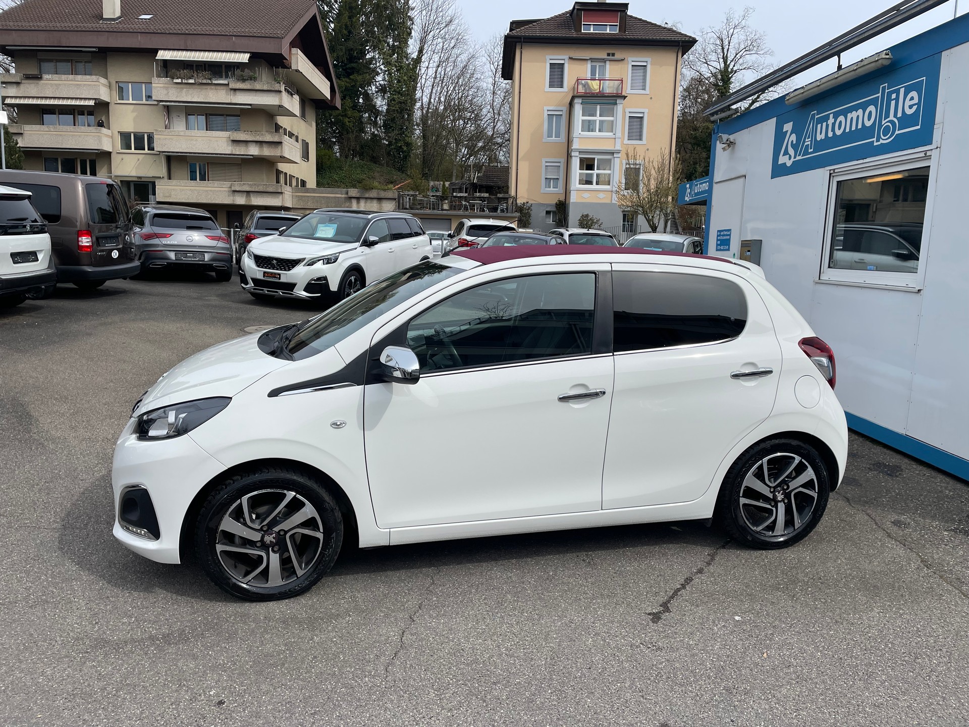 PEUGEOT 108 1.2 VTi Allure Top-image-1