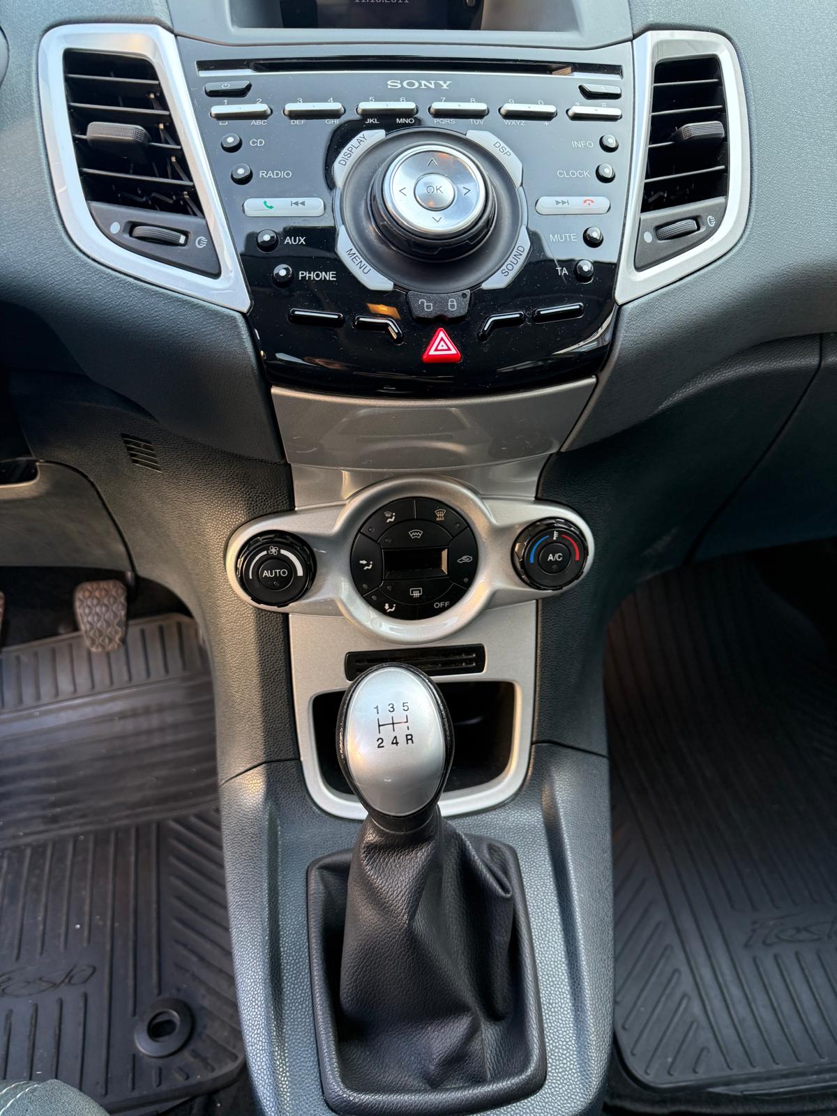 FORD Fiesta 1.6 16V Titanium-image-13
