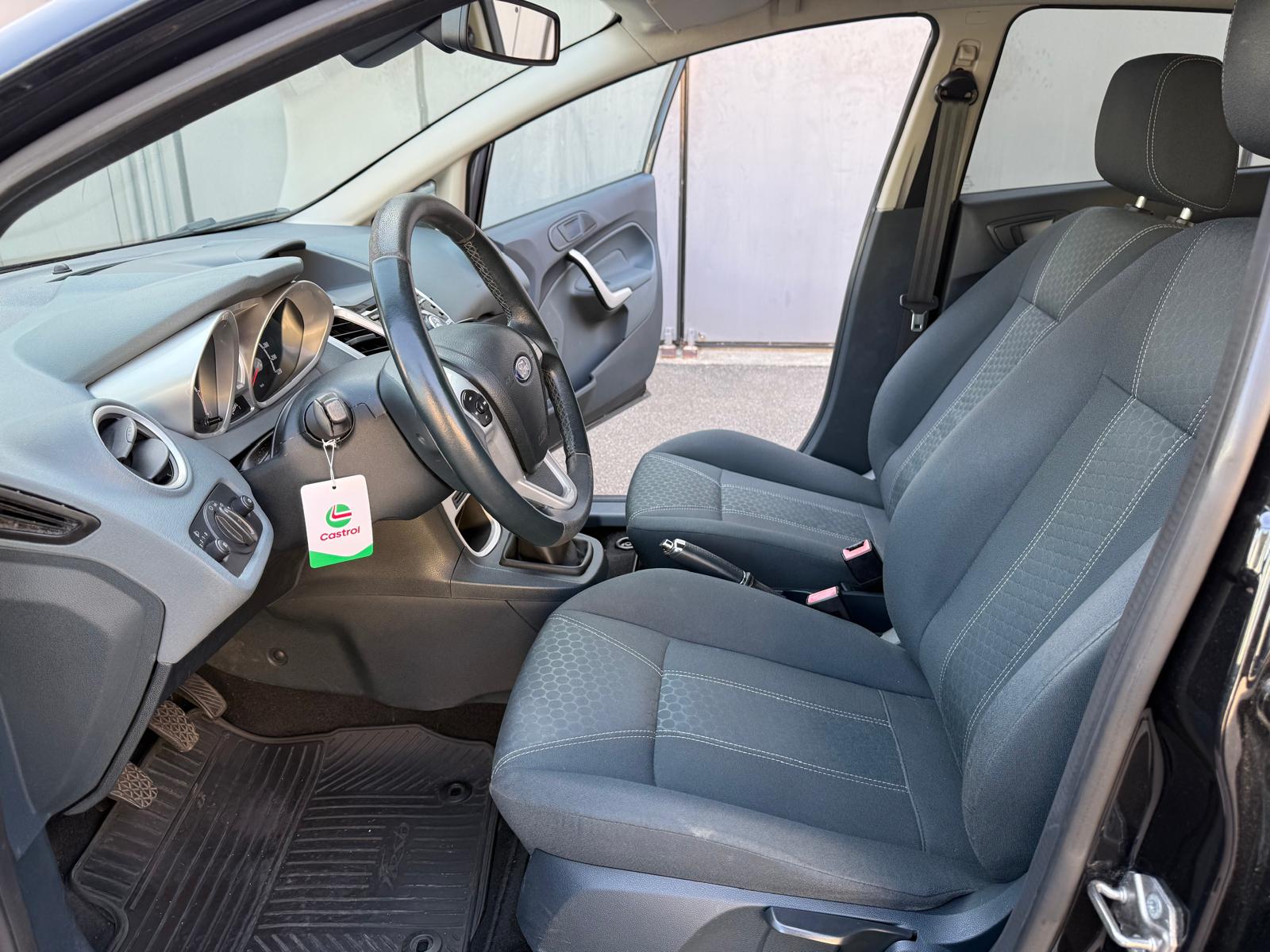 FORD Fiesta 1.6 16V Titanium-image-9