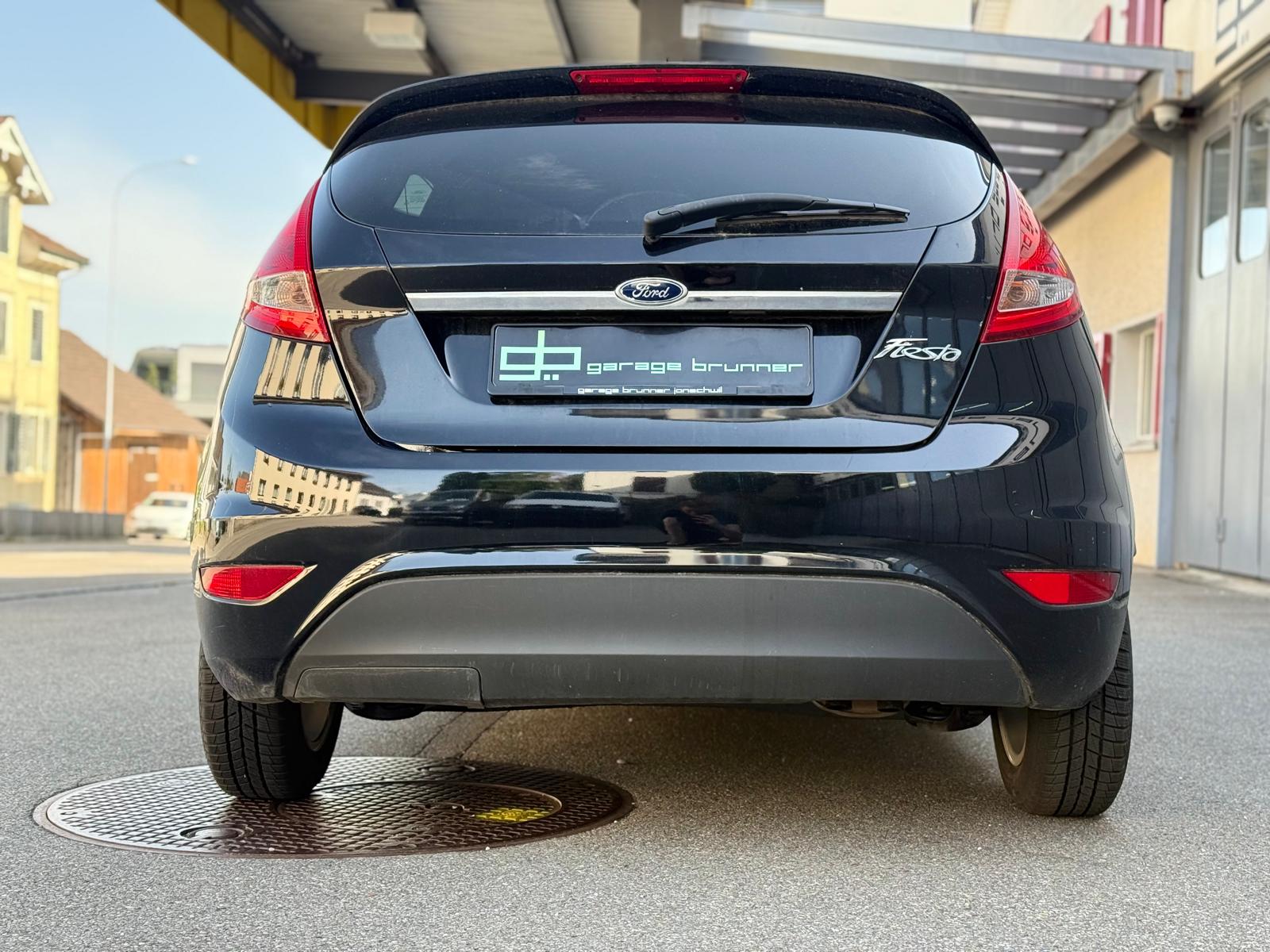 FORD Fiesta 1.6 16V Titanium-image-5