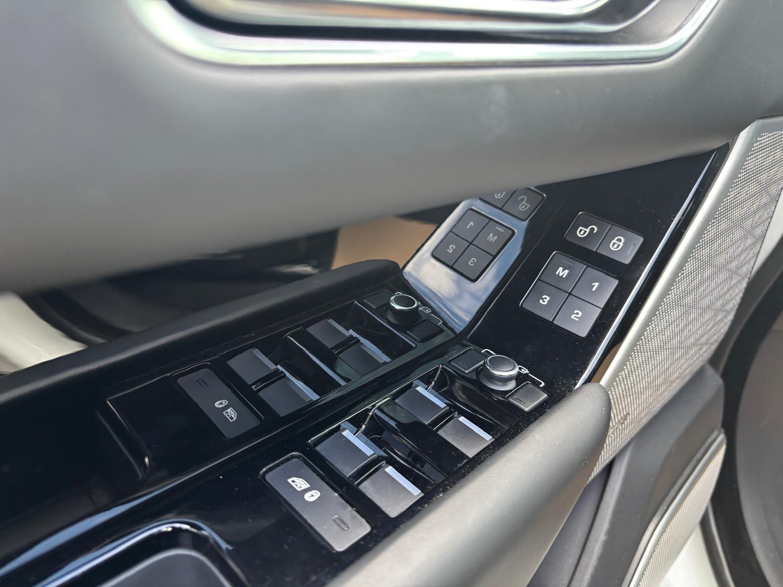LAND ROVER Range Rover Velar R-Dynamic D 300 S Automatic-image-9