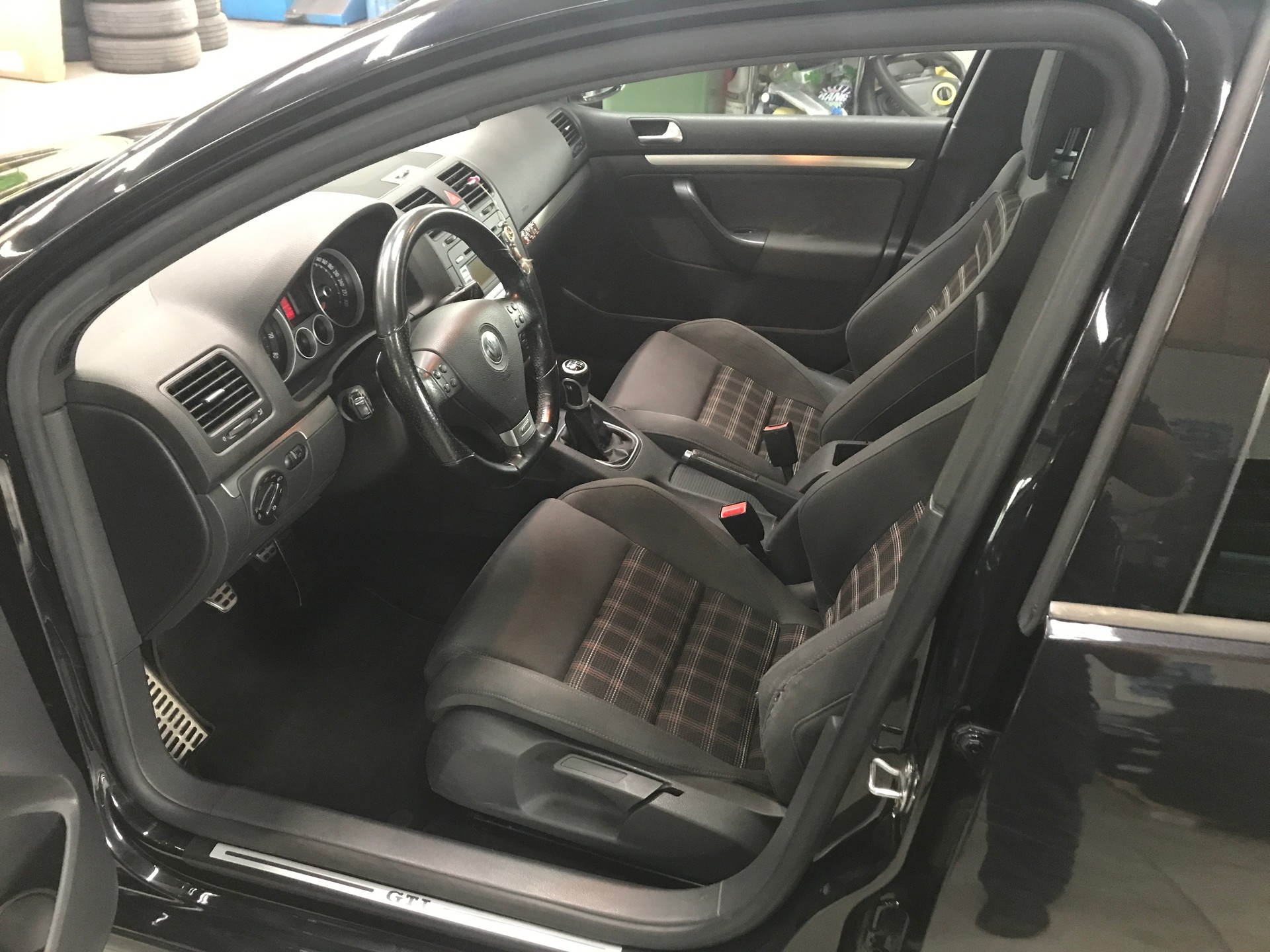 VW Golf 2.0 TFSI GTI-image-8