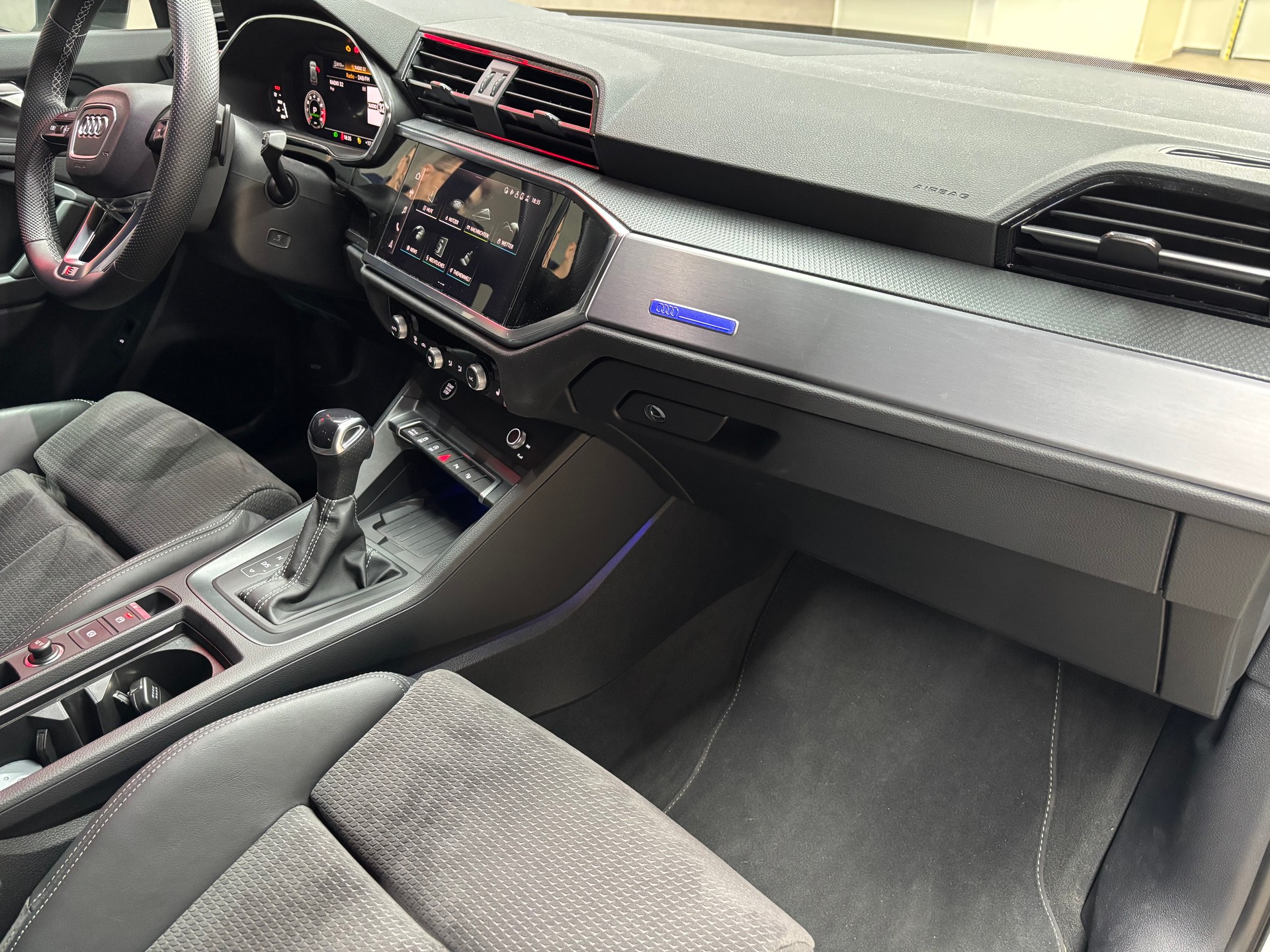 AUDI Q3 Sportback 35 TFSI S line Attraction S-tronic-image-11