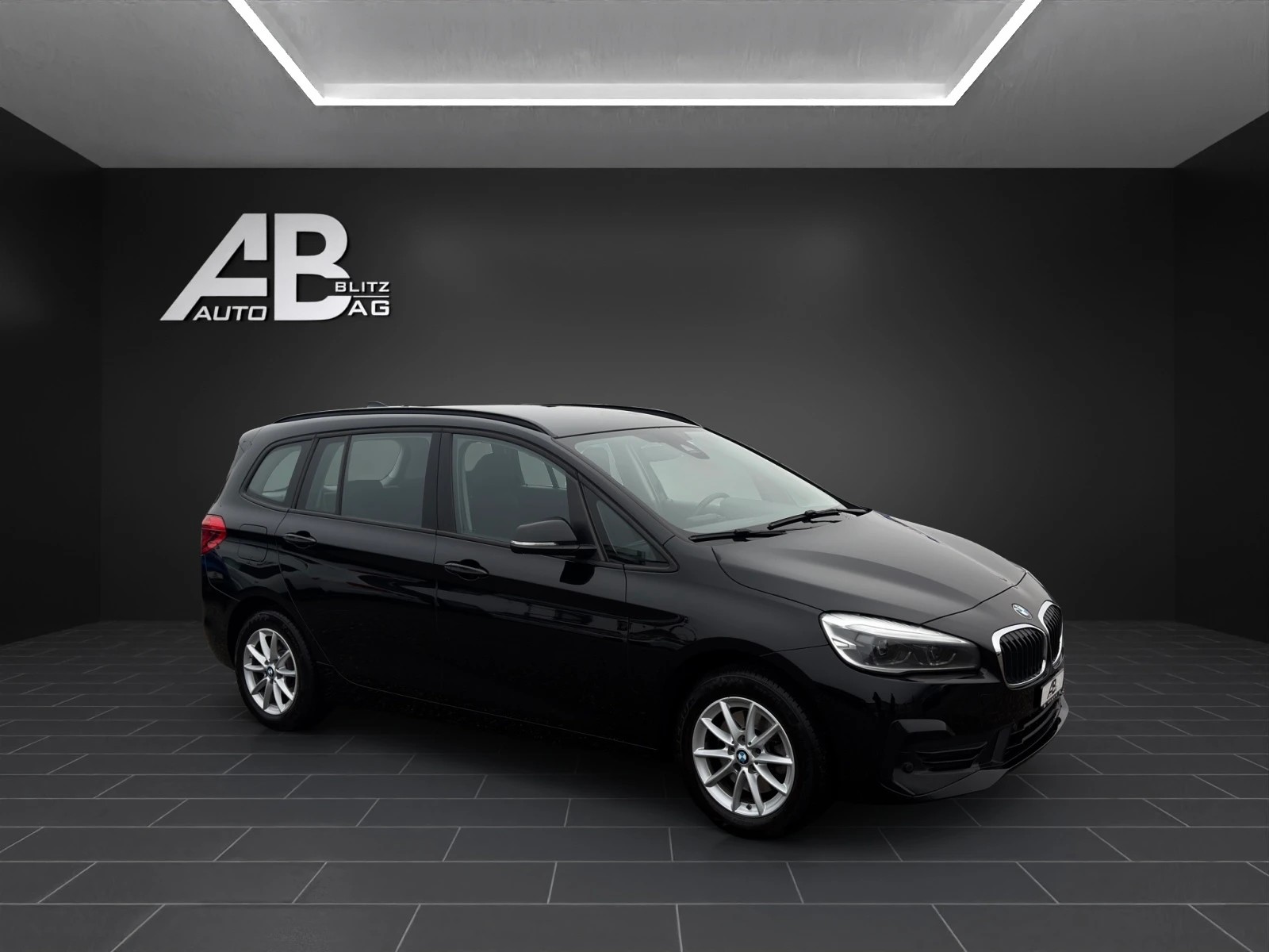BMW 218i Gran Tourer-image-5