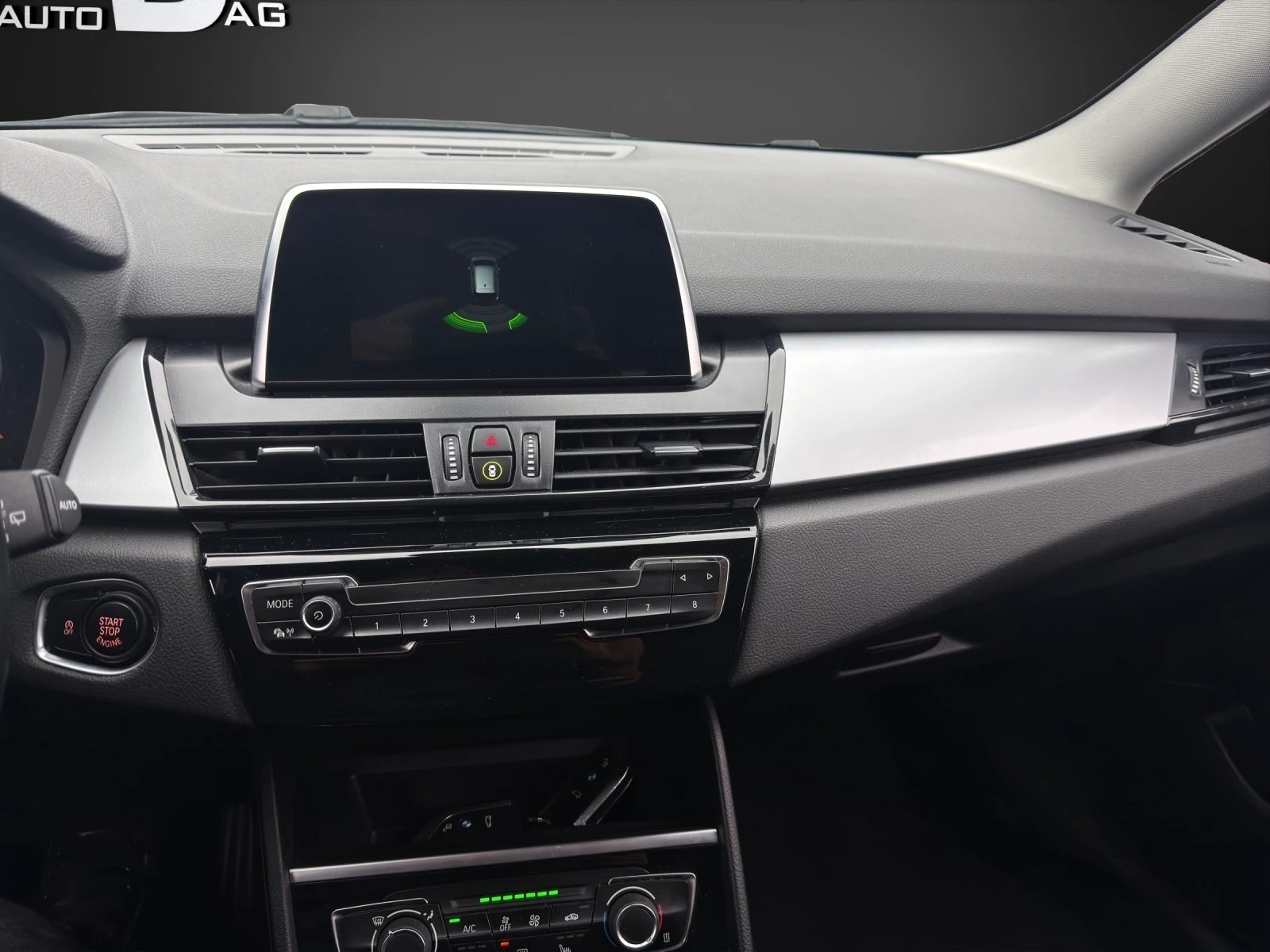 BMW 218i Gran Tourer-image-12