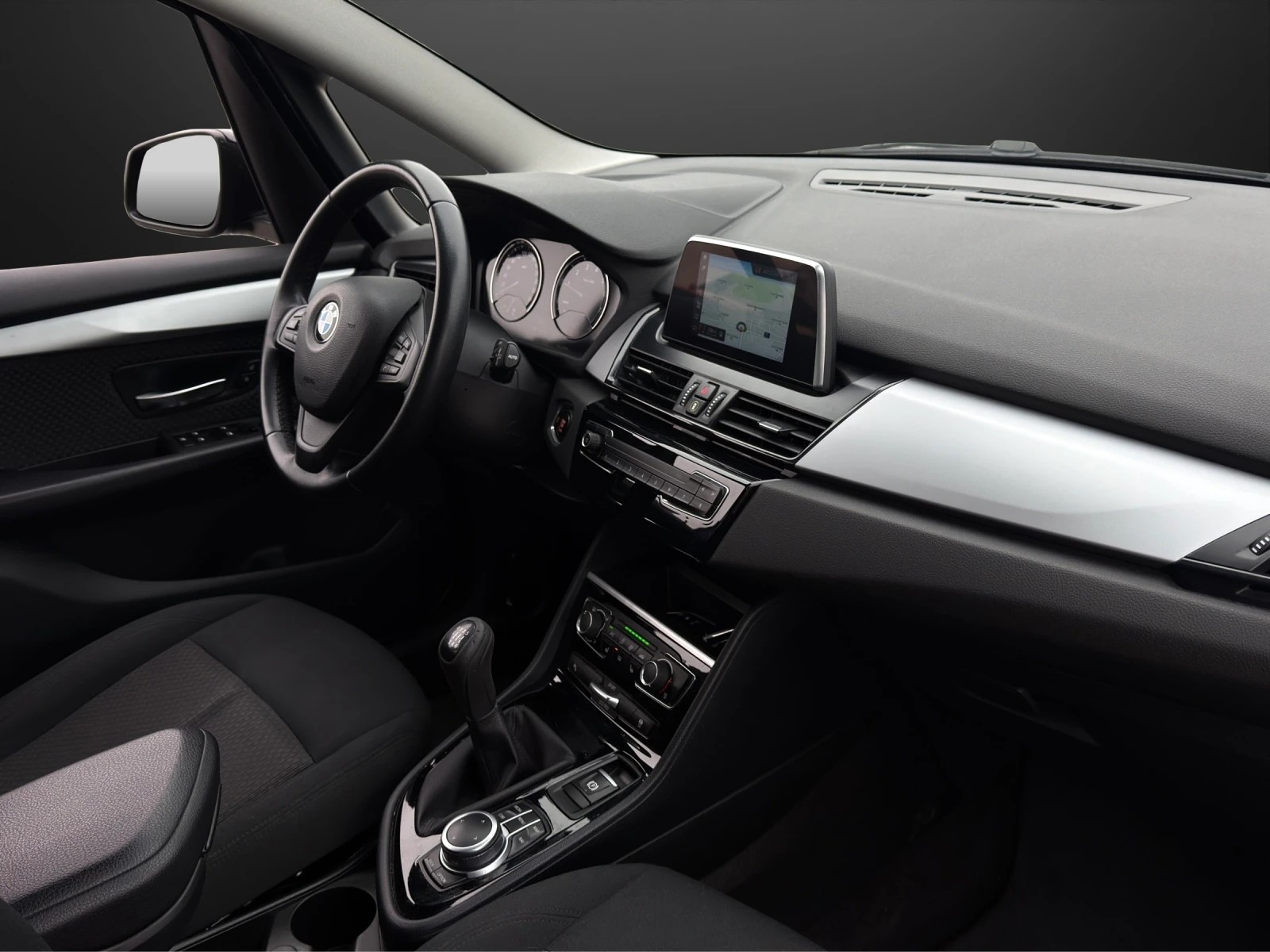 BMW 218i Gran Tourer-image-9