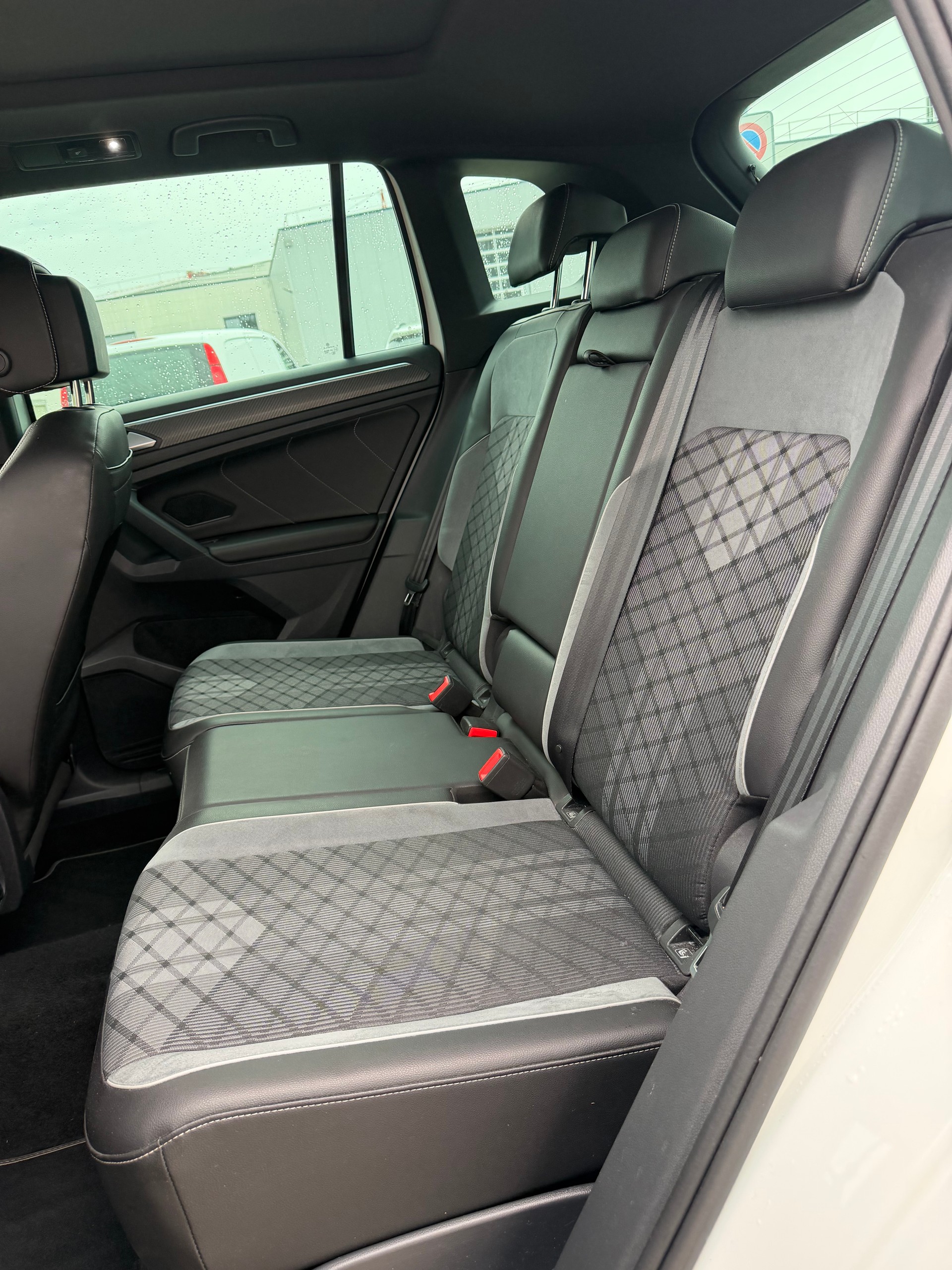 VW Tiguan 2.0 TDI SCR R-Line 4Motion DSG-image-10