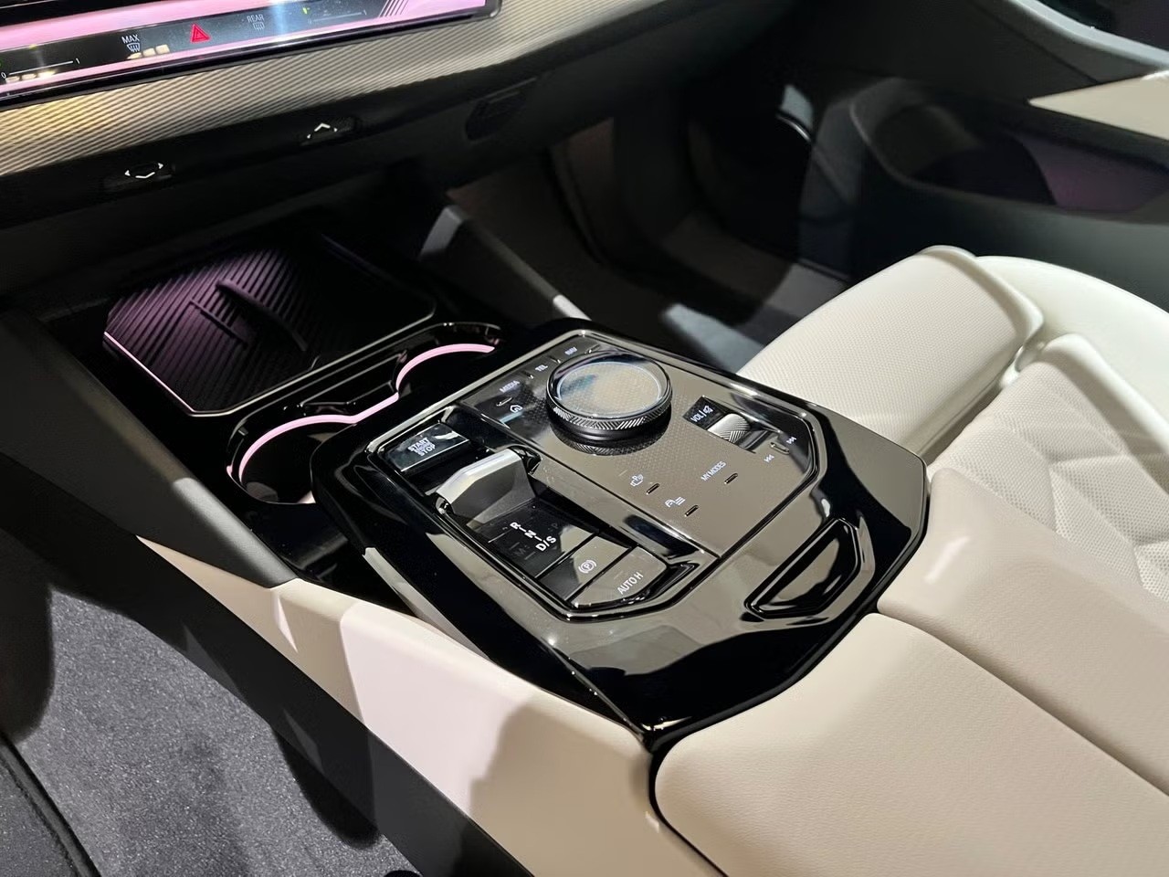 BMW 530e xDrive Touring M Sport Pro Steptronic-image-6