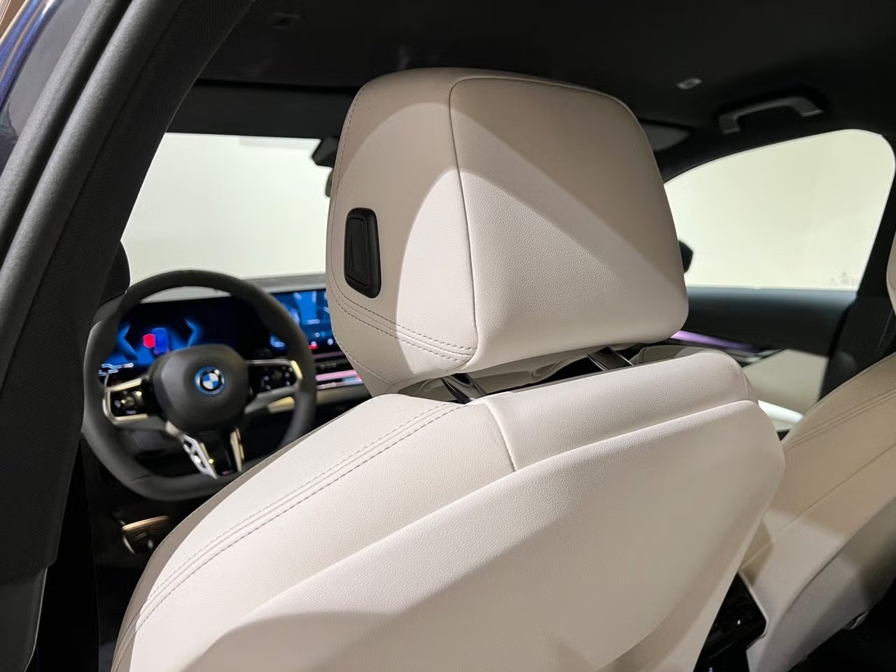 BMW 530e xDrive Touring M Sport Pro Steptronic-image-9