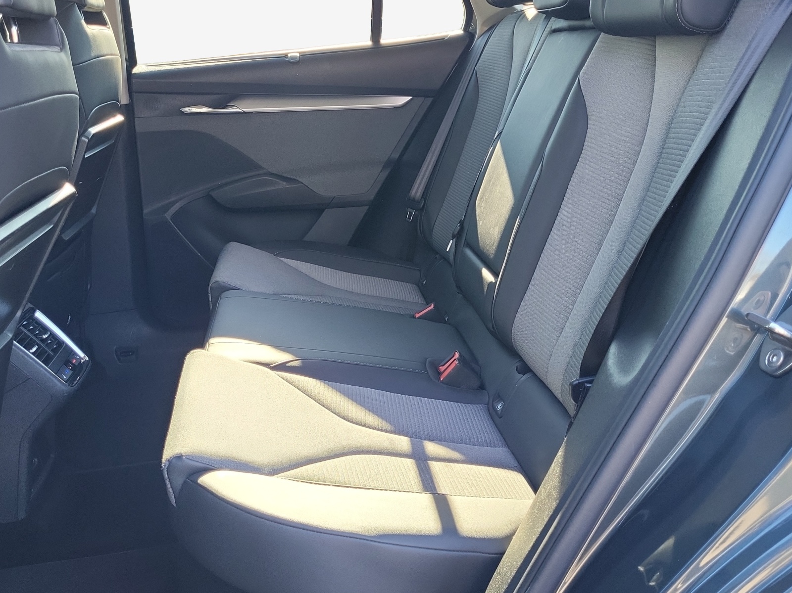 SKODA Enyaq iV 60-image-12