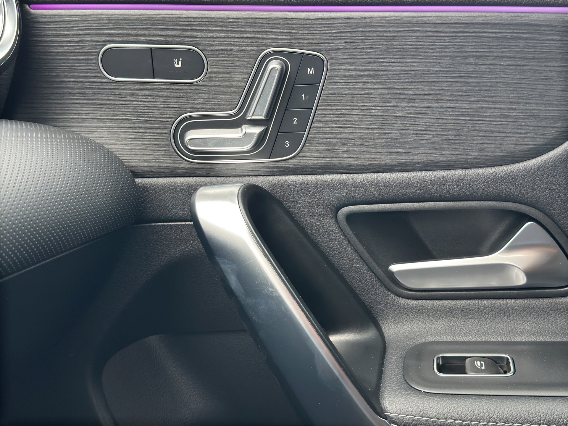 MERCEDES-BENZ CLA 180 Progressive Night 7G-DCT-image-13