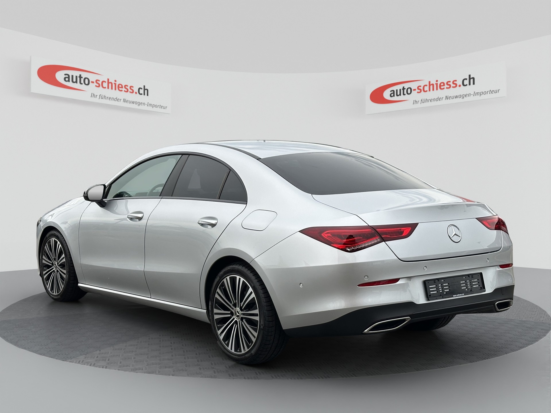 MERCEDES-BENZ CLA 180 Progressive Night 7G-DCT-image-2