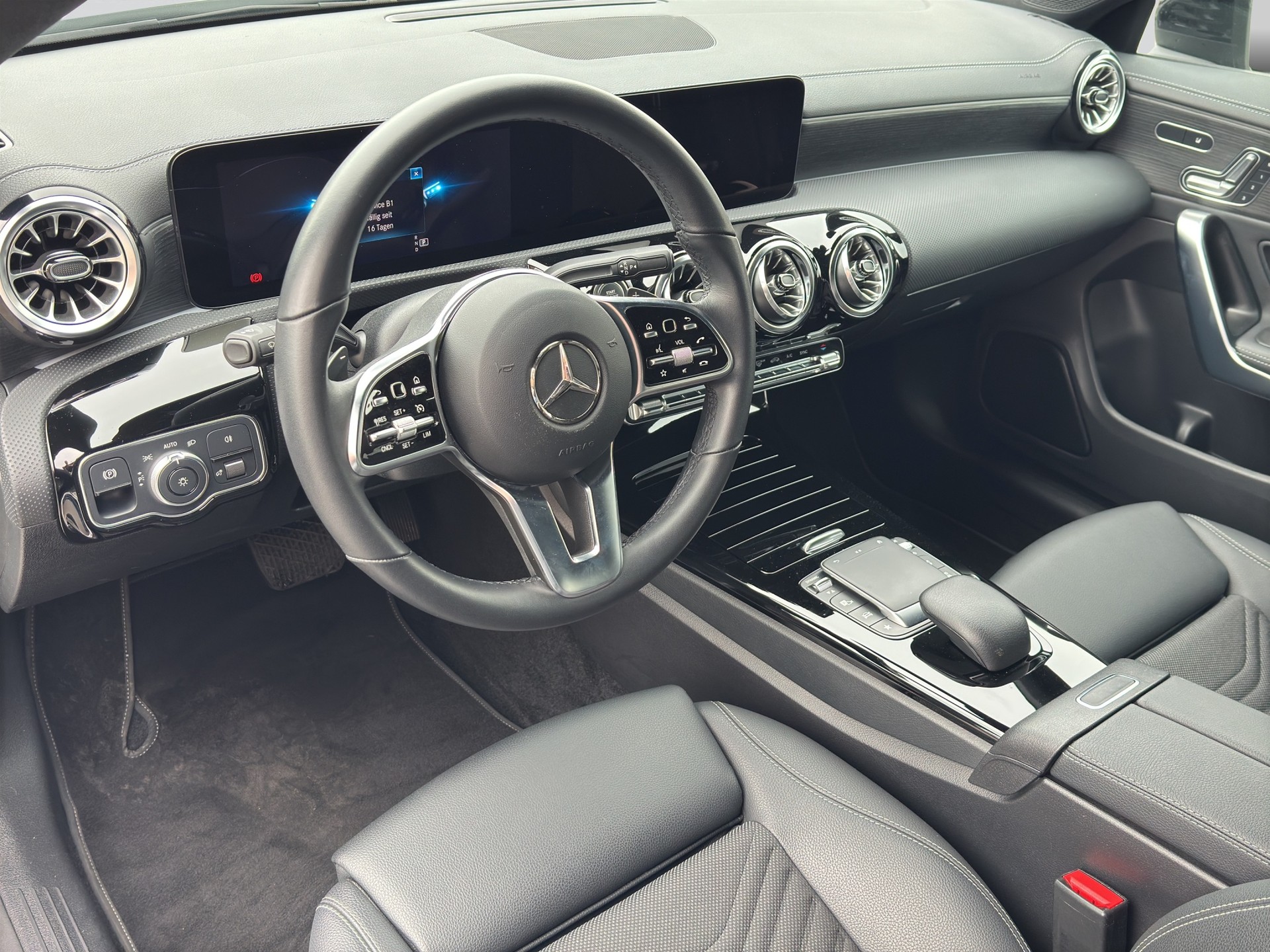 MERCEDES-BENZ CLA 180 Progressive Night 7G-DCT-image-6