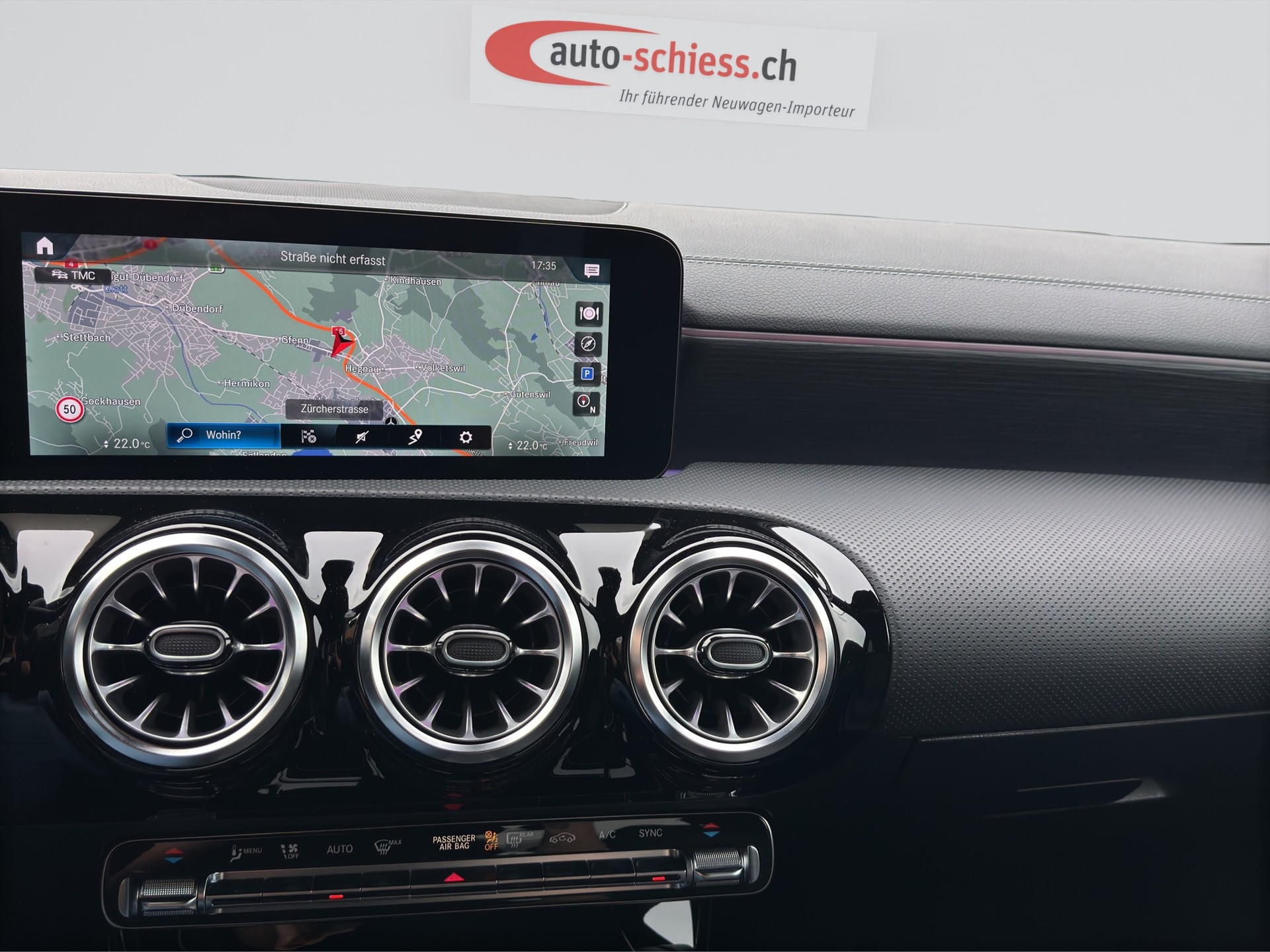 MERCEDES-BENZ CLA 180 Progressive Night 7G-DCT-image-11