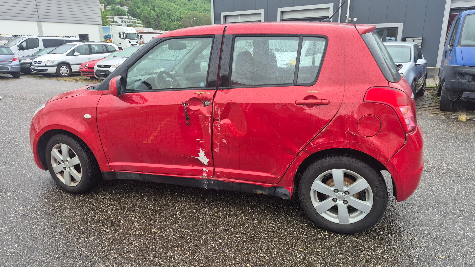 SUZUKI Swift 1.3i 16V GL Top Piz Sulai LE 4x4-image-7