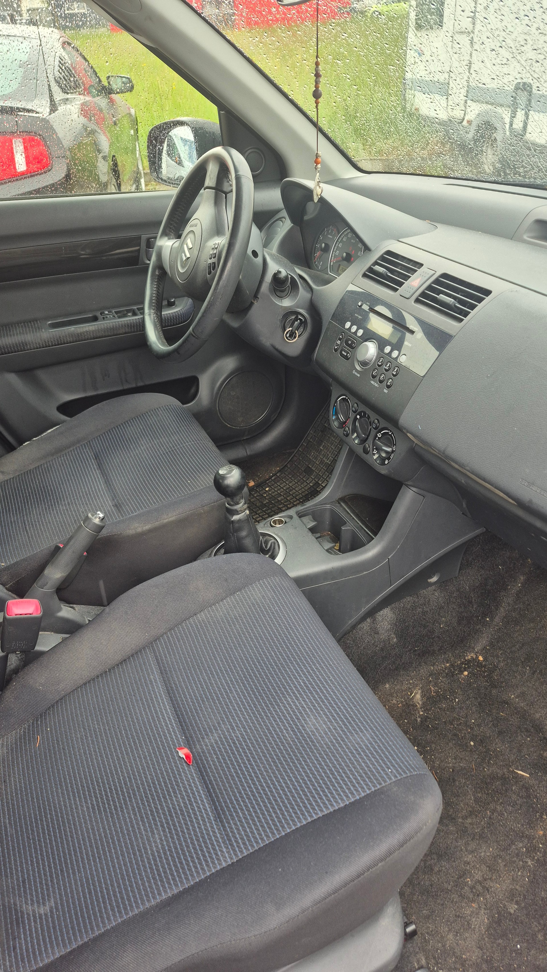 SUZUKI Swift 1.3i 16V GL Top Piz Sulai LE 4x4-image-9