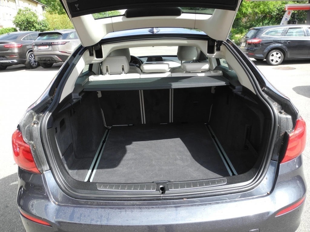 BMW 320d GT xDrive Steptronic ** Alcantara-/Leder ** Grosses Navigation ** Rückfahrkamera** PDC **-image-5