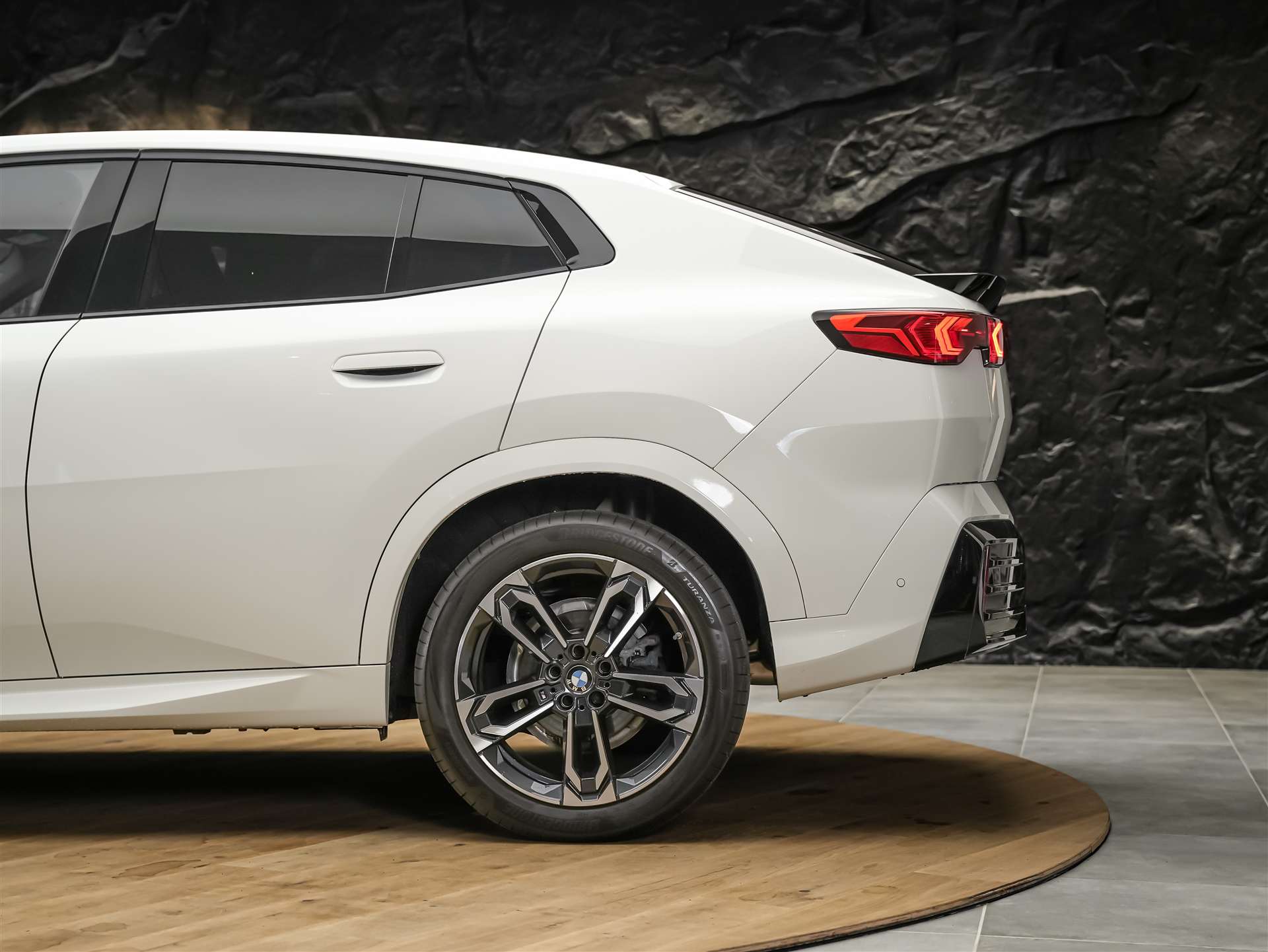 BMW X2 sDrive 20i 48V M Sport *Massagesitz*El. Sitze mit Memory*Harman/Kardon*-image-16