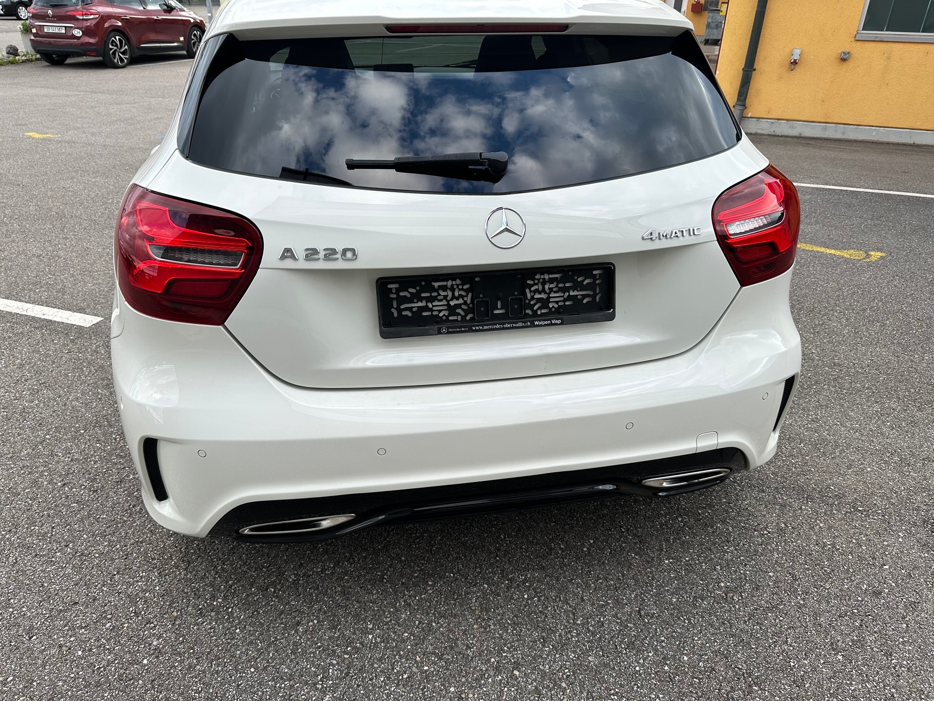 MERCEDES-BENZ A 220 AMG Line 4Matic 7G-DCT-image-5