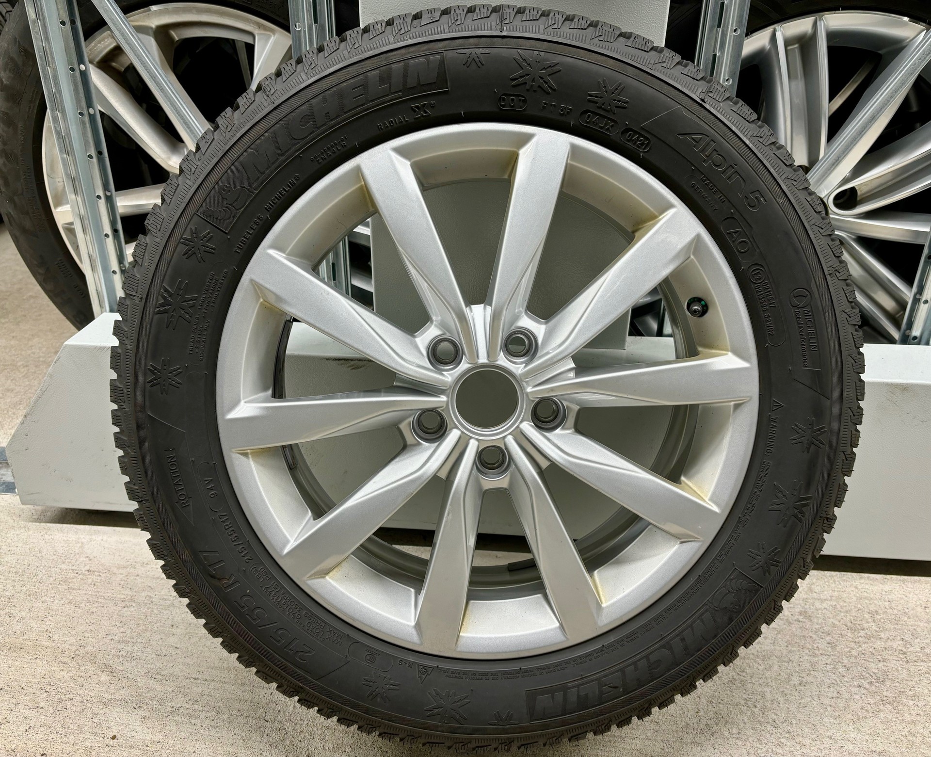 VW New T-Roc 2.0 TSI R-Line DSG 4Motion mit AHK, Standheizung & Winterräder-image-30