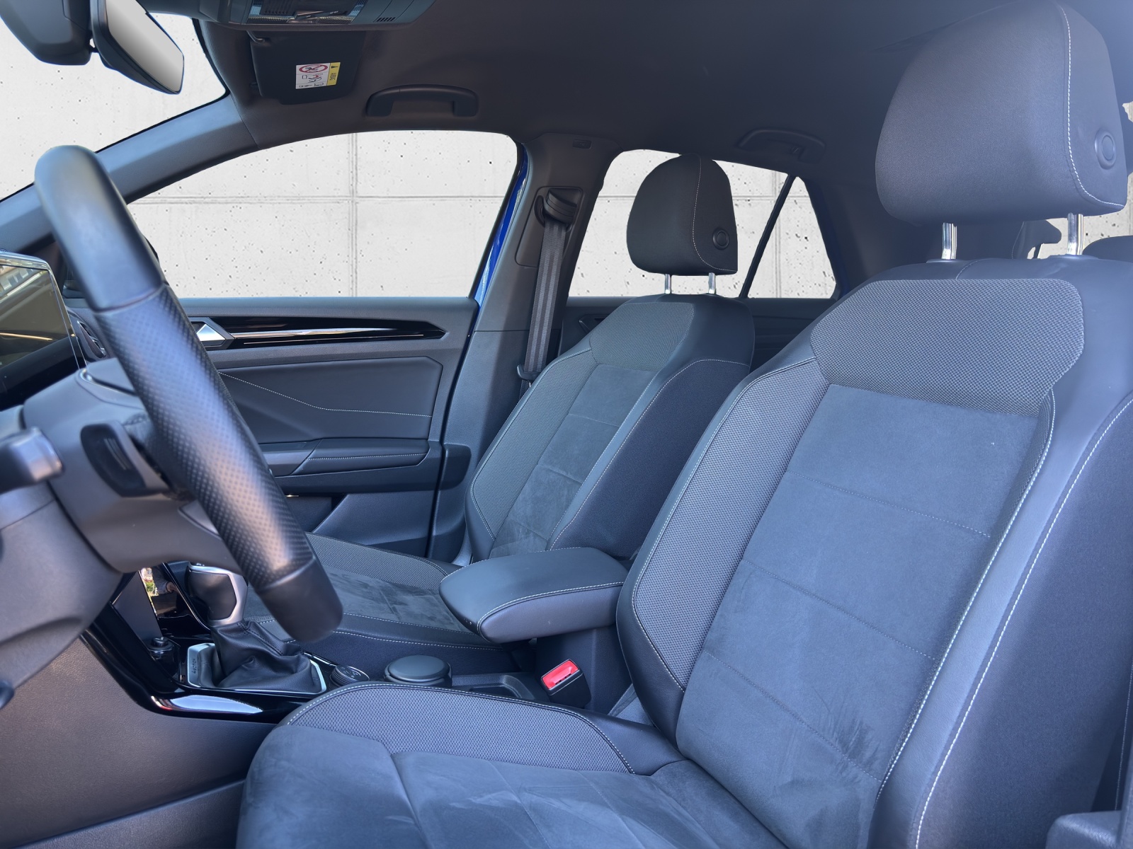 VW New T-Roc 2.0 TSI R-Line DSG 4Motion mit AHK, Standheizung & Winterräder-image-26