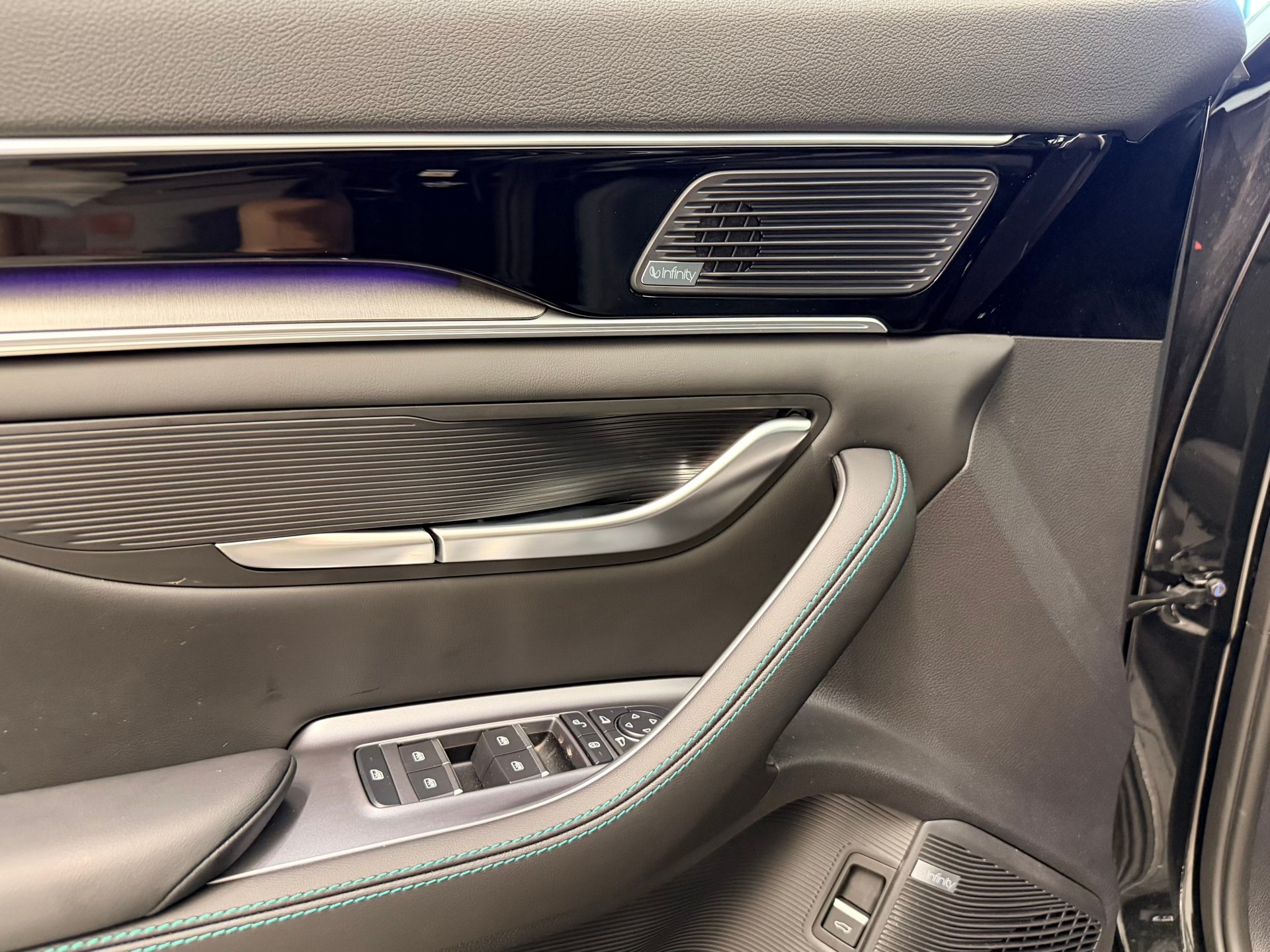 BYD Seal U DM-i Design AWD-image-12