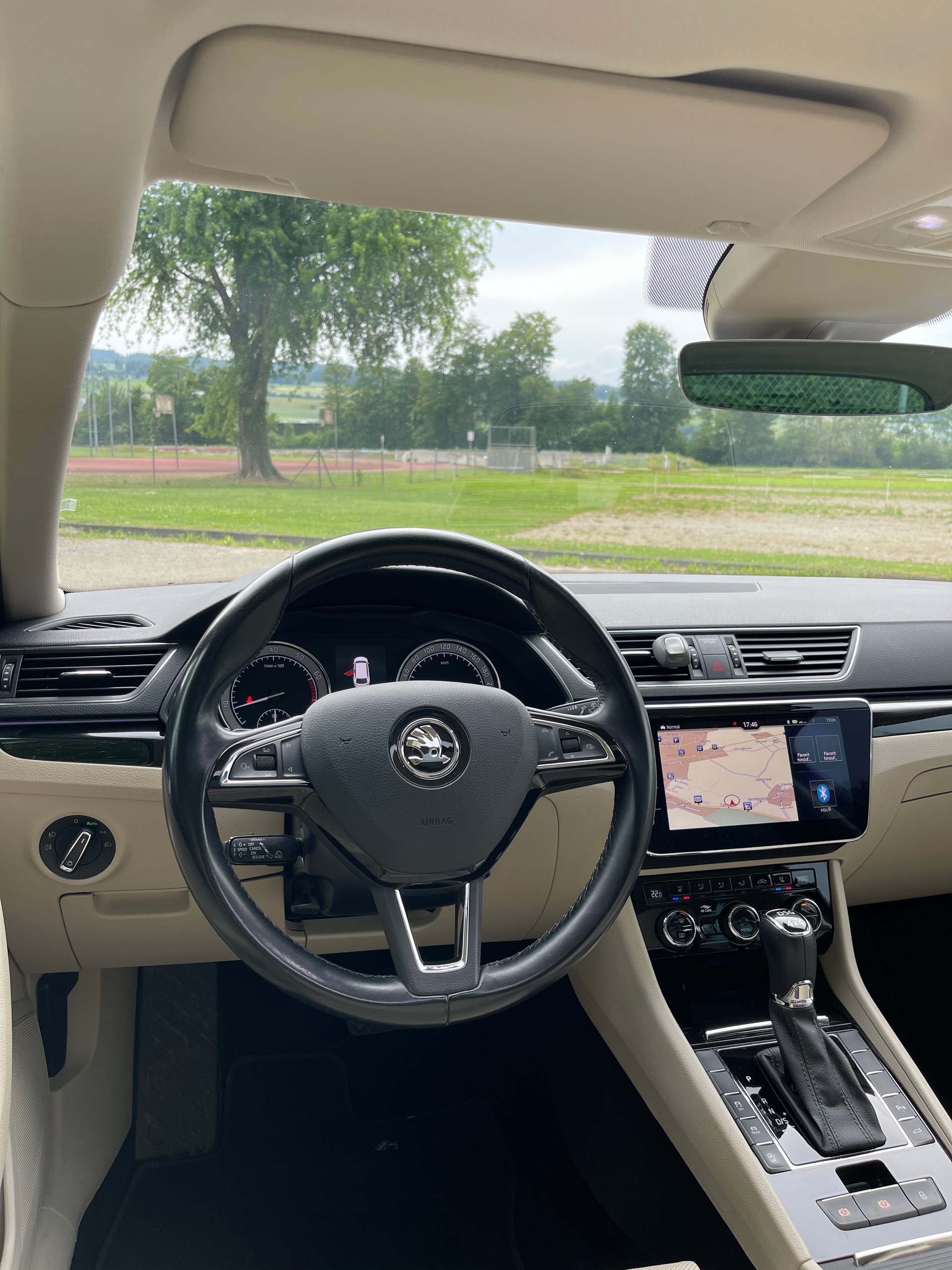 SKODA 2.0 TSI 280 L & K 4x4 ACC Ab MFK & Service DSG-image-4